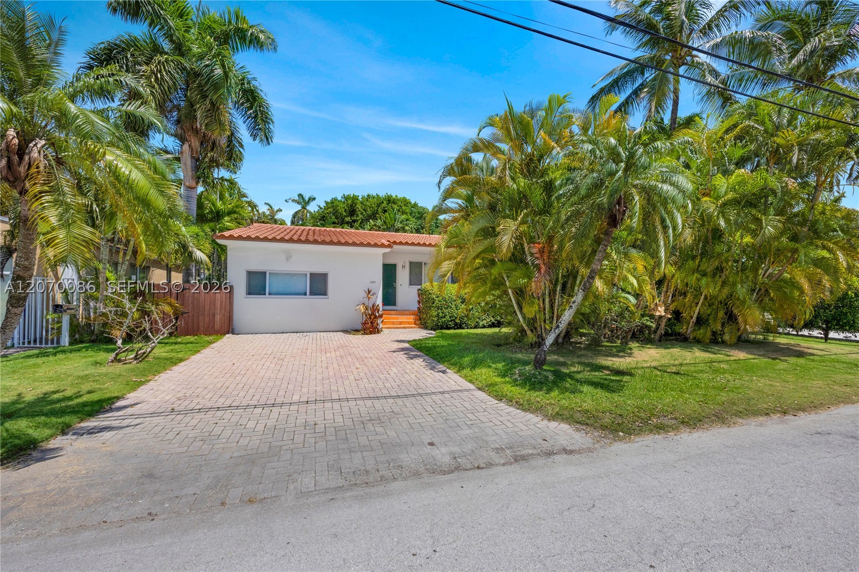 1085 NE 84th St Miami, FL 33138
