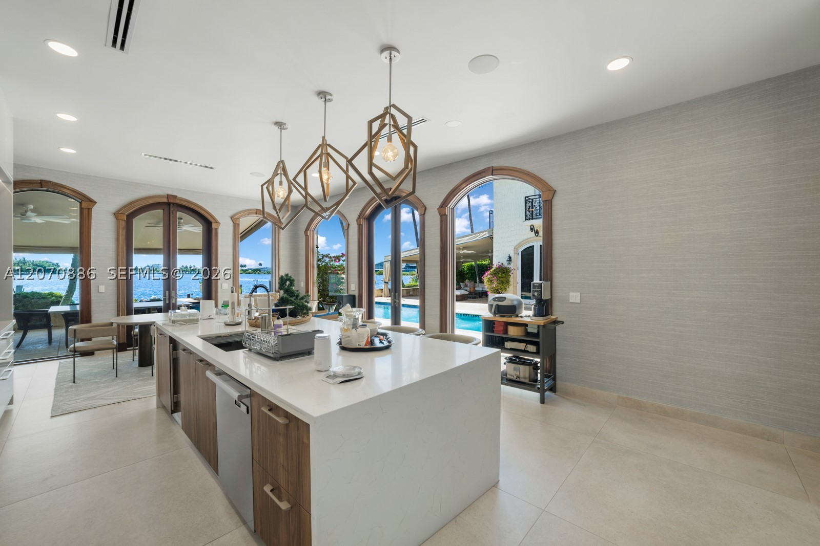 4 Palm Ave Miami Beach, FL 33139