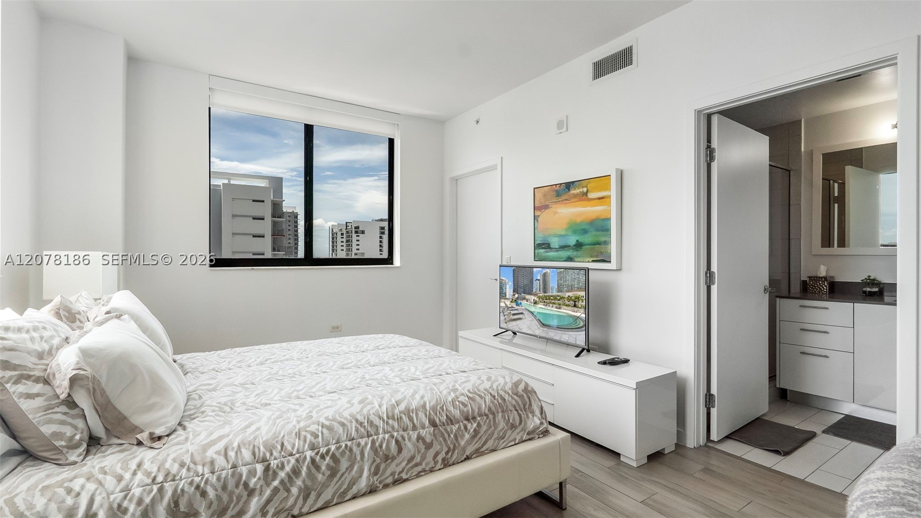 999 SW 1st Ave #2004 Miami, FL 33130