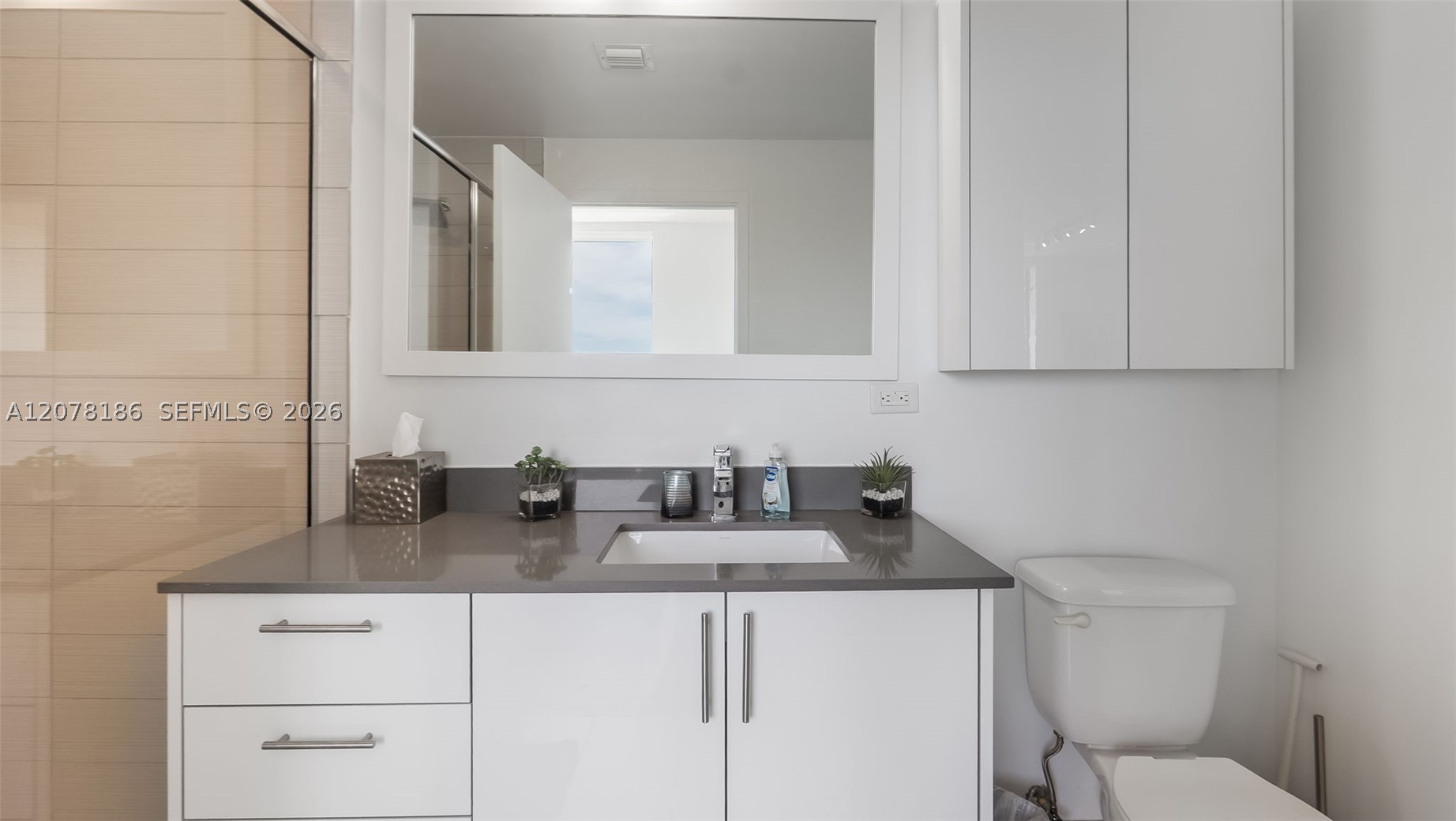 999 SW 1st Ave #2004 Miami, FL 33130