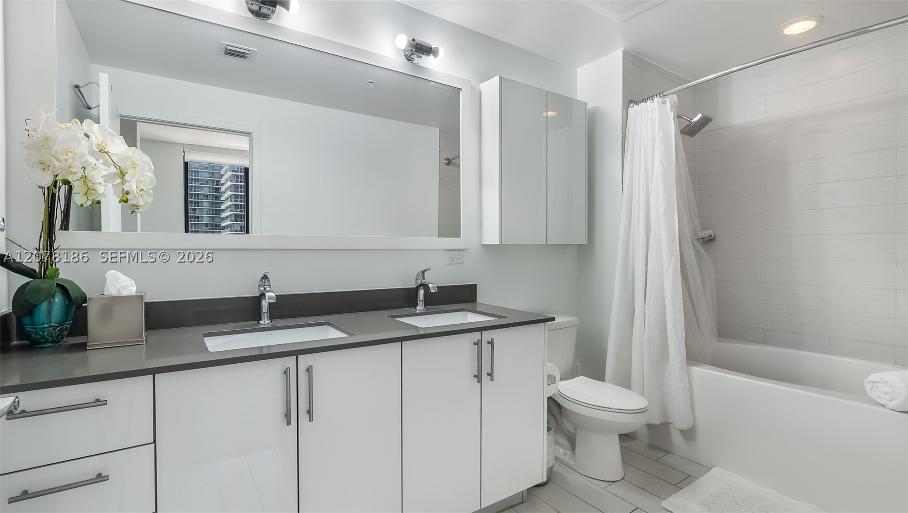 999 SW 1st Ave #2004 Miami, FL 33130