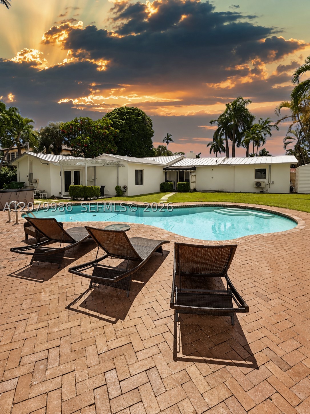 2421 NE 13th St Fort Lauderdale, FL 33304