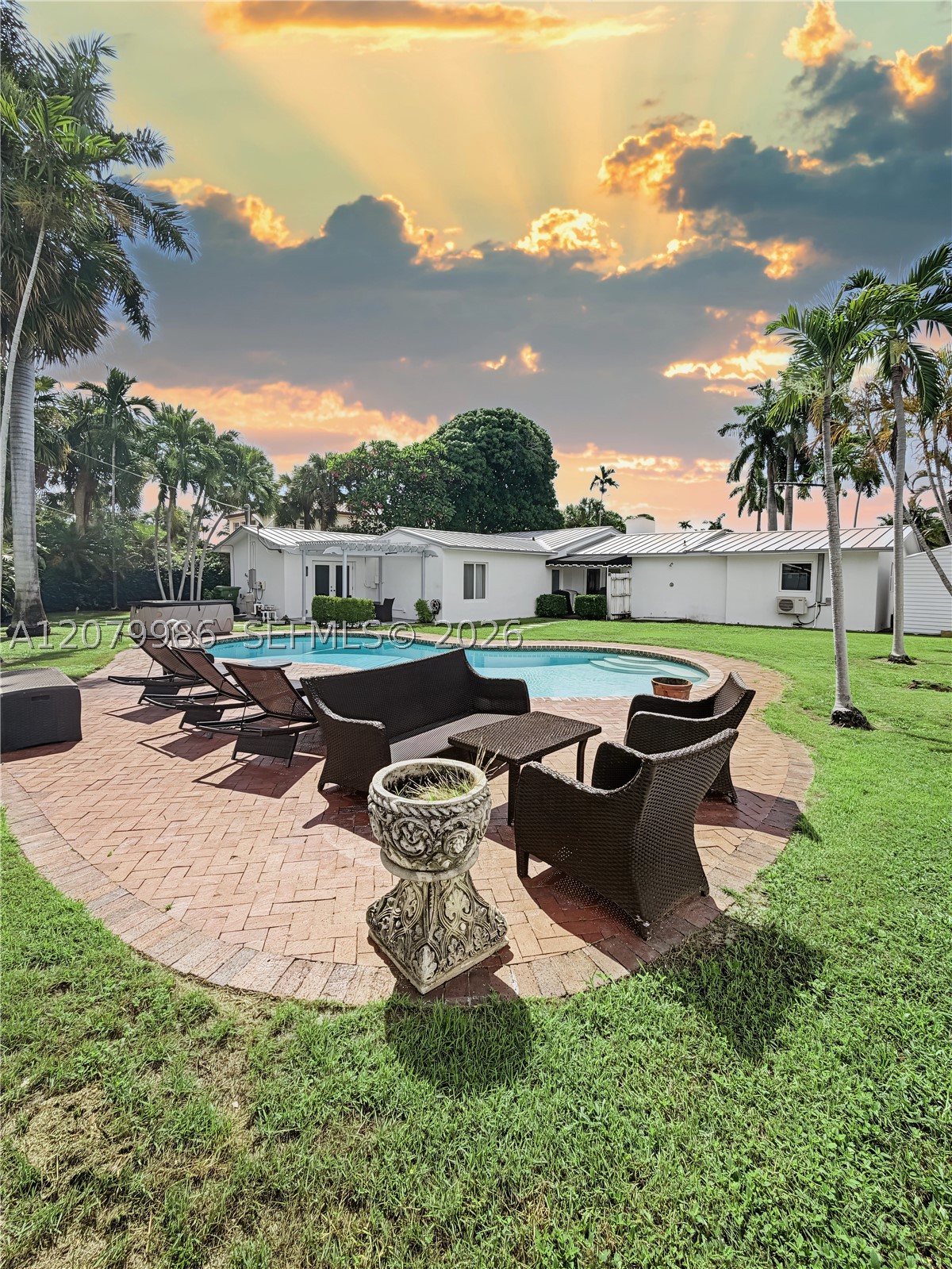 2421 NE 13th St Fort Lauderdale, FL 33304