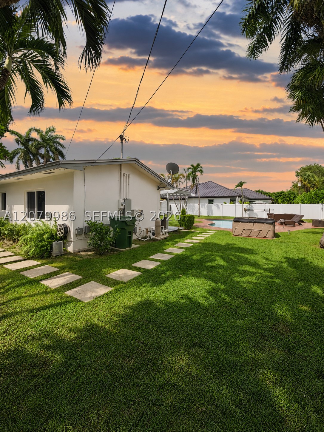2421 NE 13th St Fort Lauderdale, FL 33304