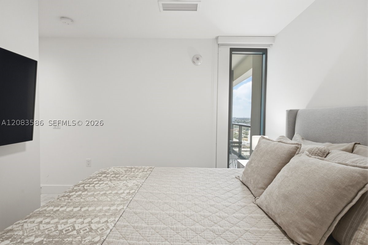 image Smart Brickell I19