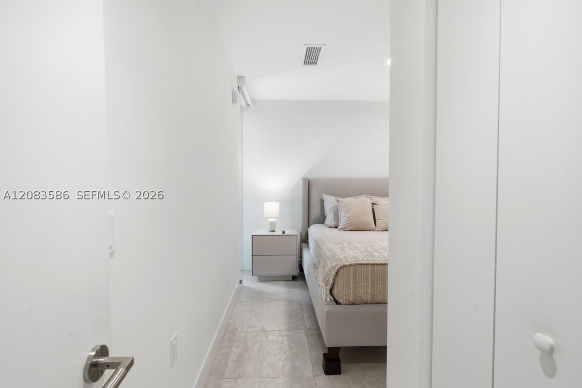 image Smart Brickell I22