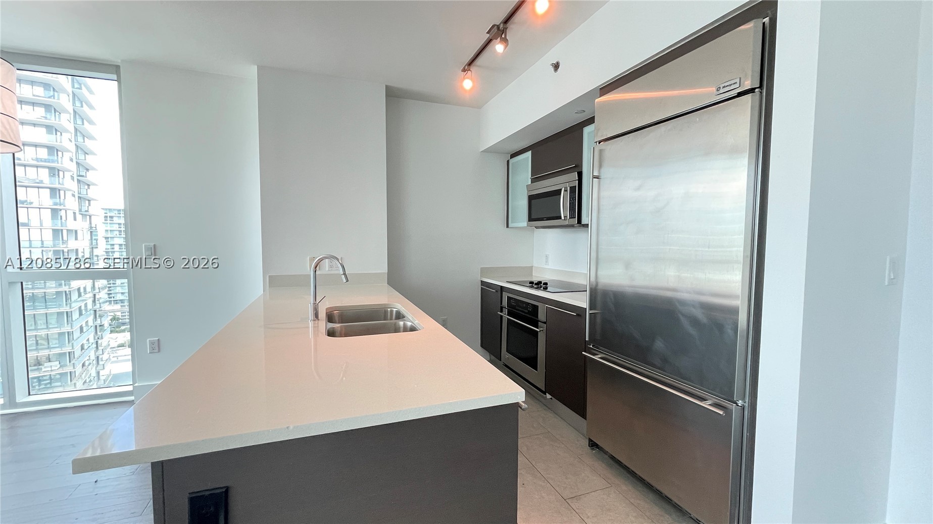 image 500 Brickell West17