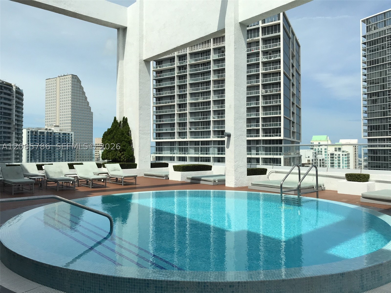 image 500 Brickell West1