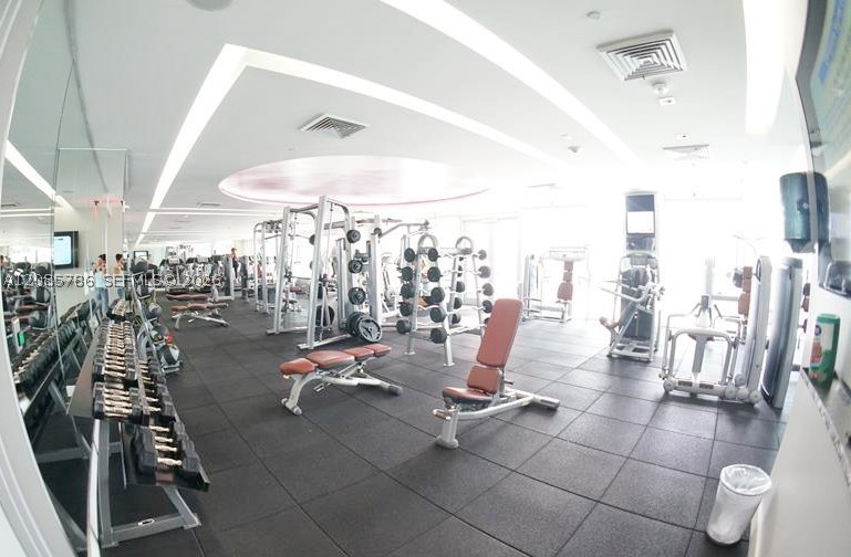 image 500 Brickell West35