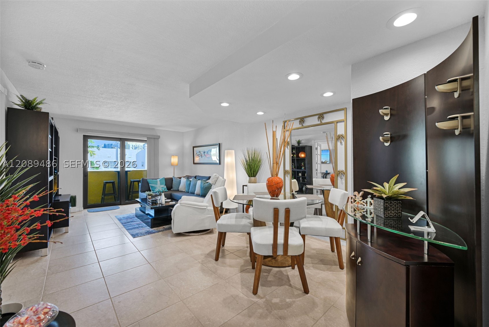 1334 Collins Ave #403