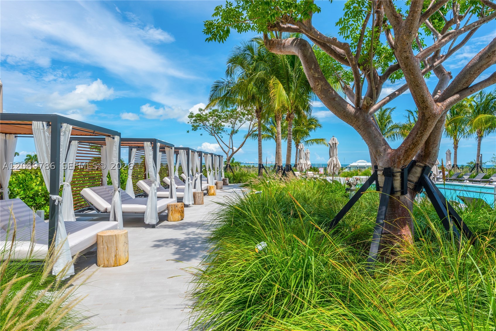 2811 S Bayshore Dr #15C Miami, FL 33133