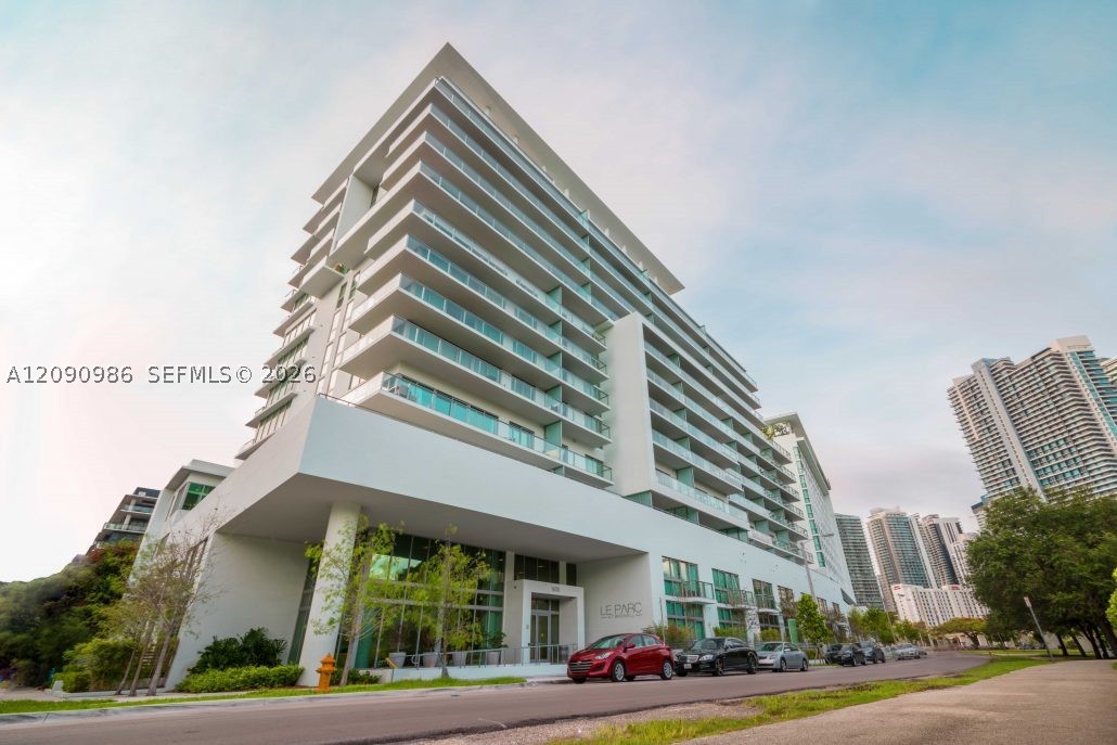 1600 SW 1st Ave #811