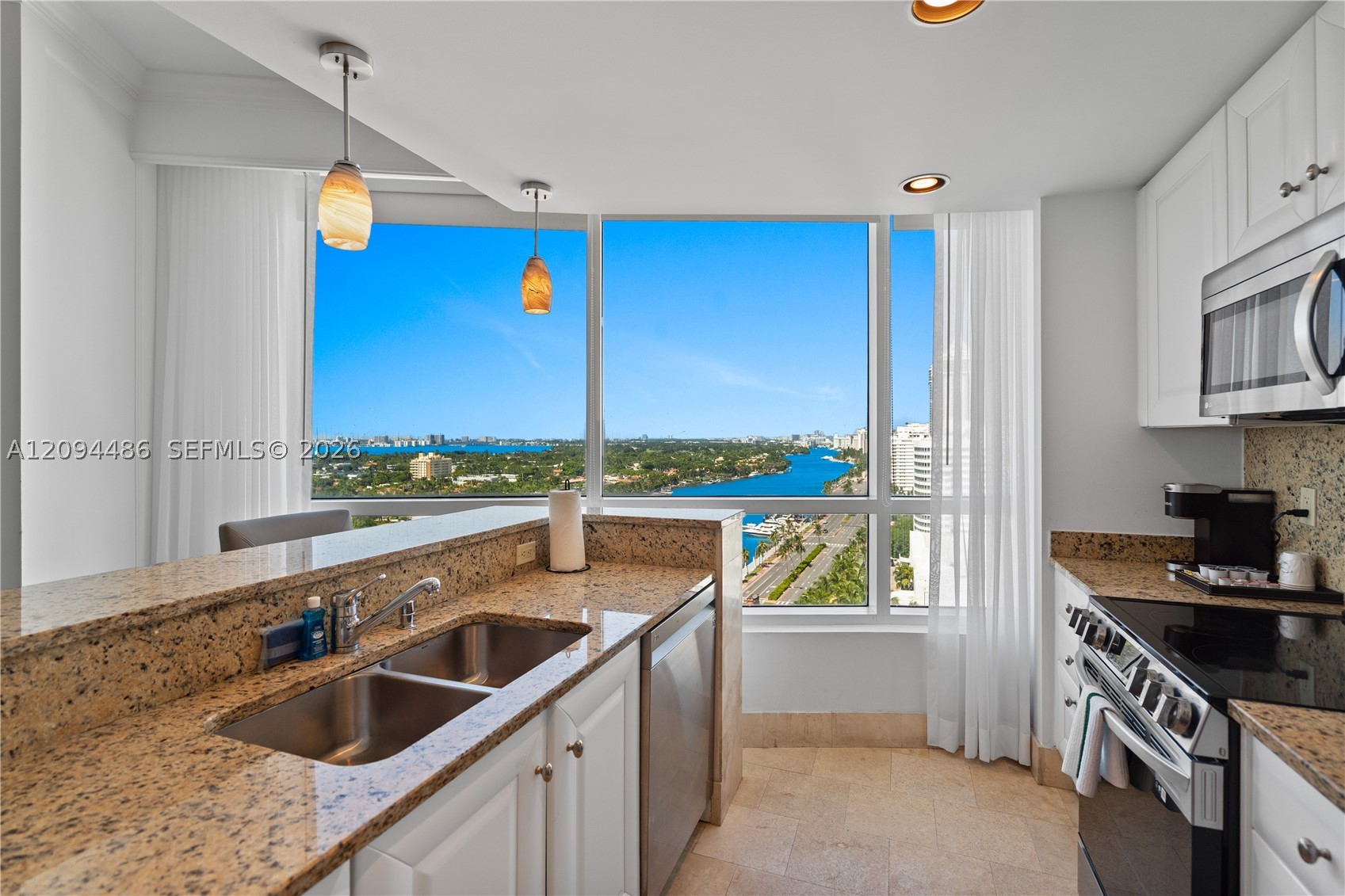 image Fontainebleau Ii Condo17