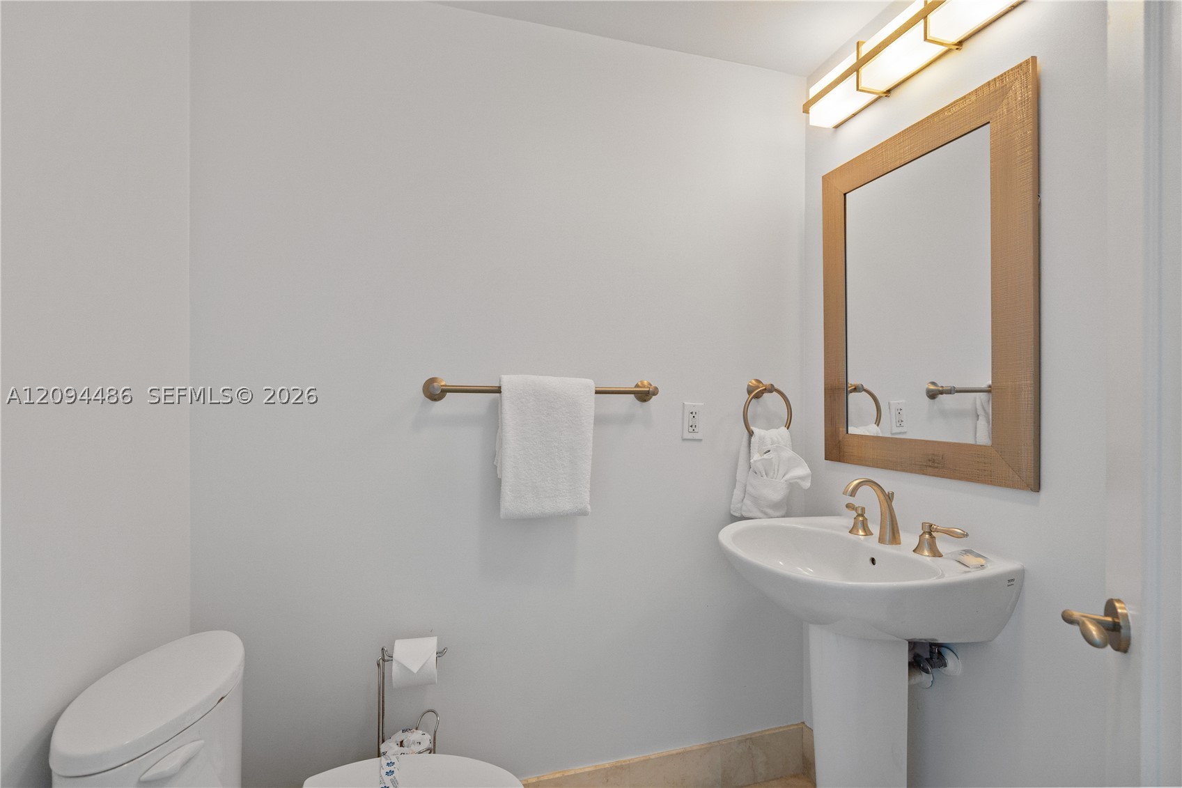 image Fontainebleau Ii Condo21