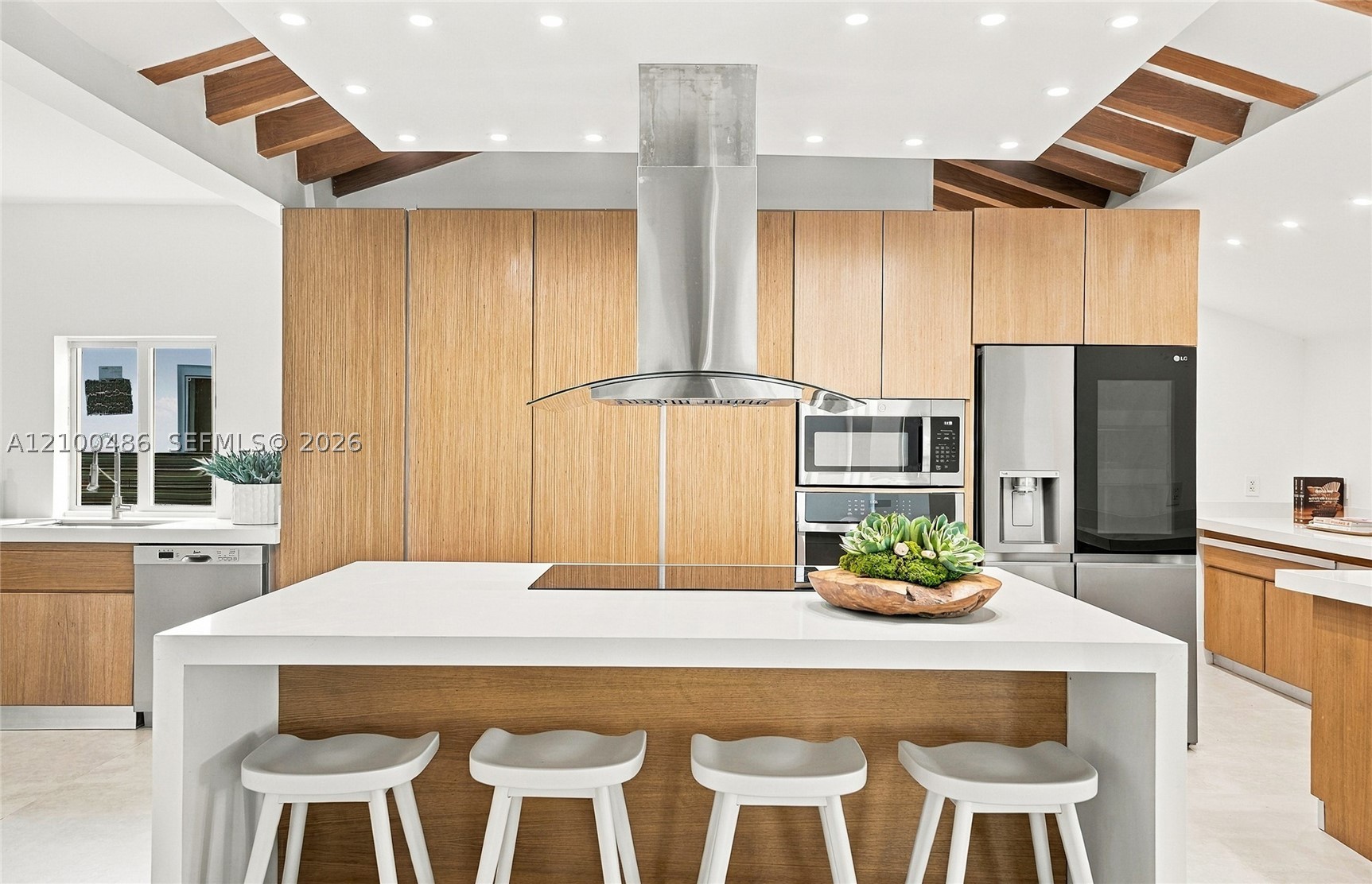 596 W 50th St Miami Beach, FL 33140