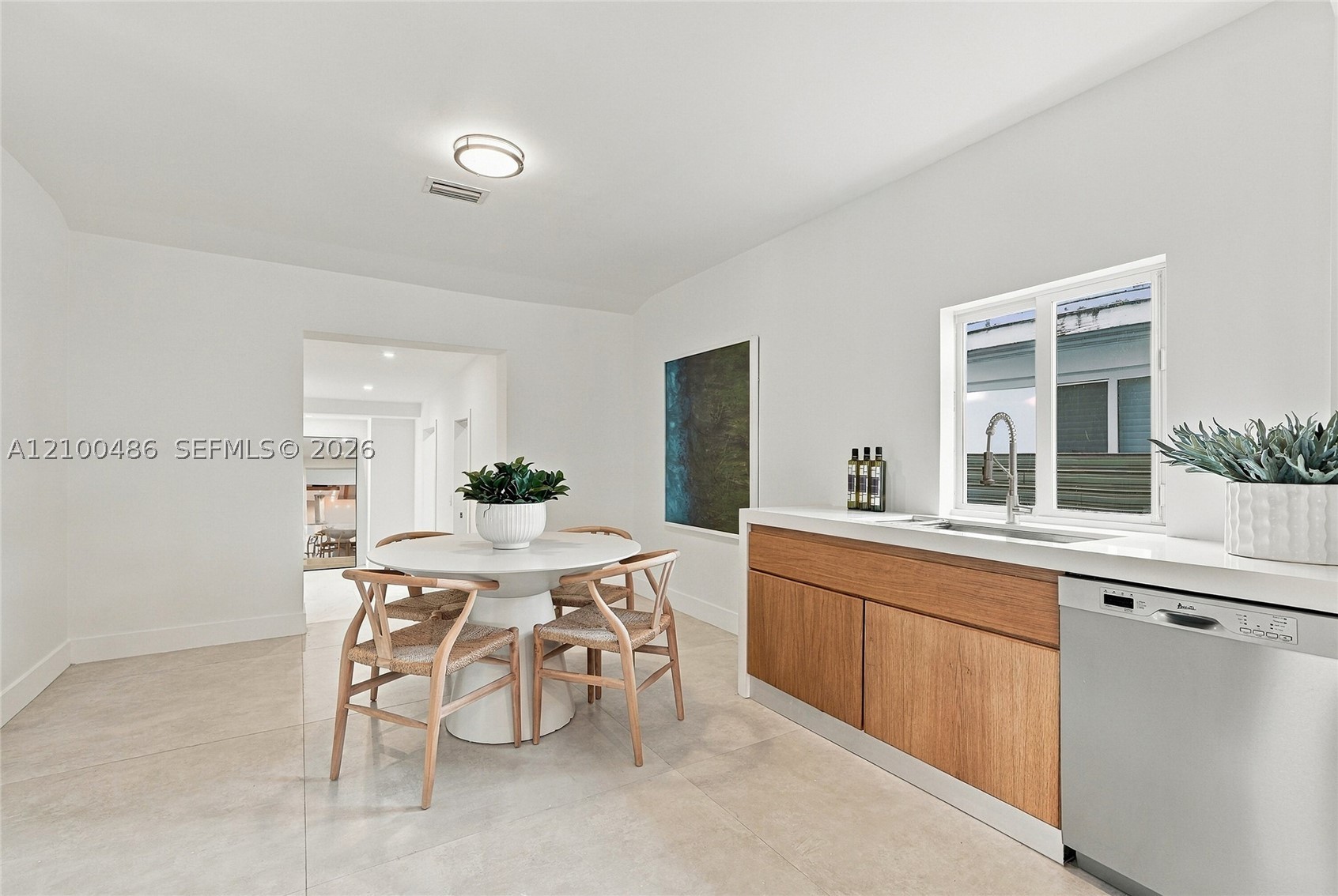 596 W 50th St Miami Beach, FL 33140