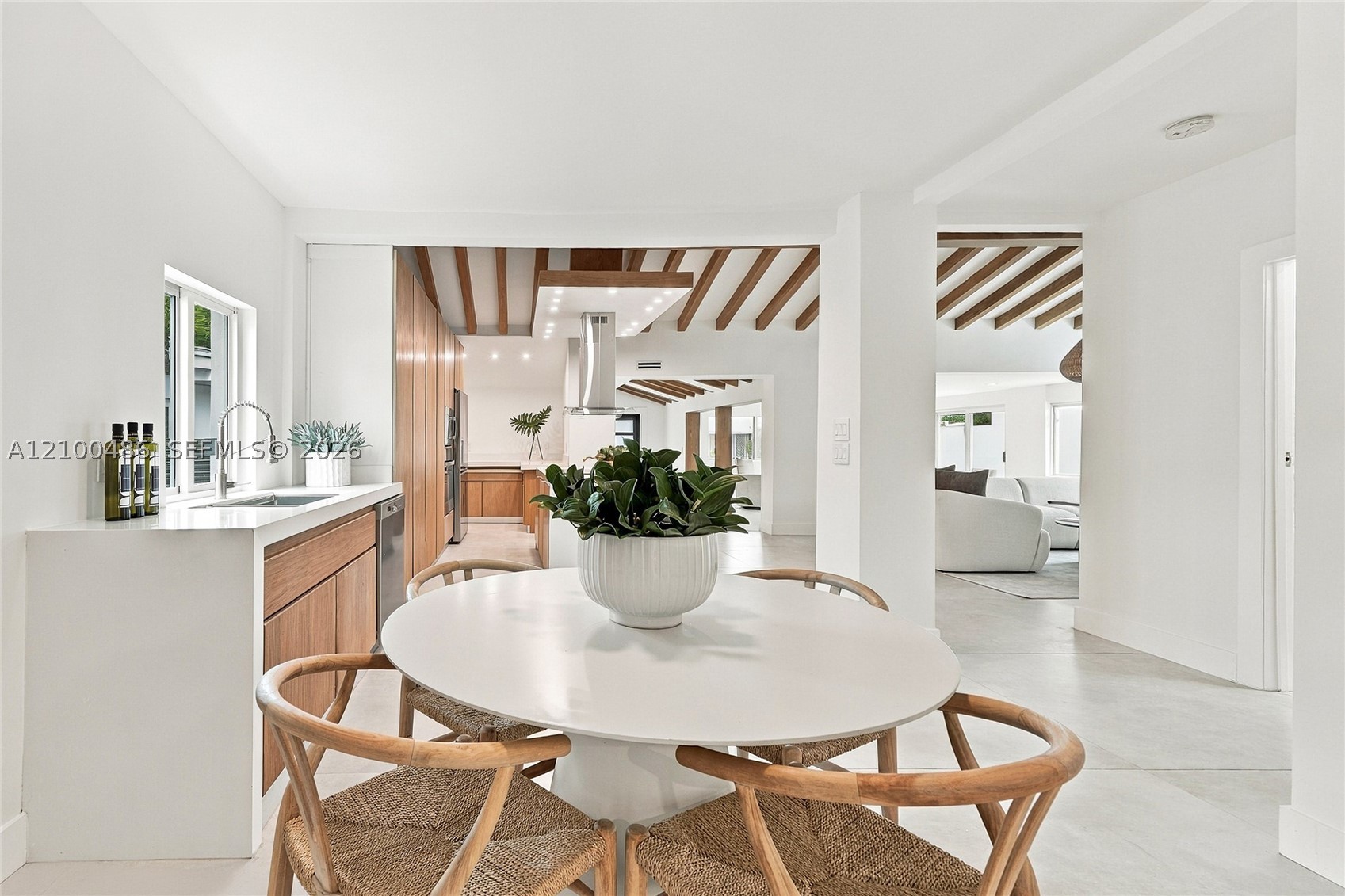 596 W 50th St Miami Beach, FL 33140