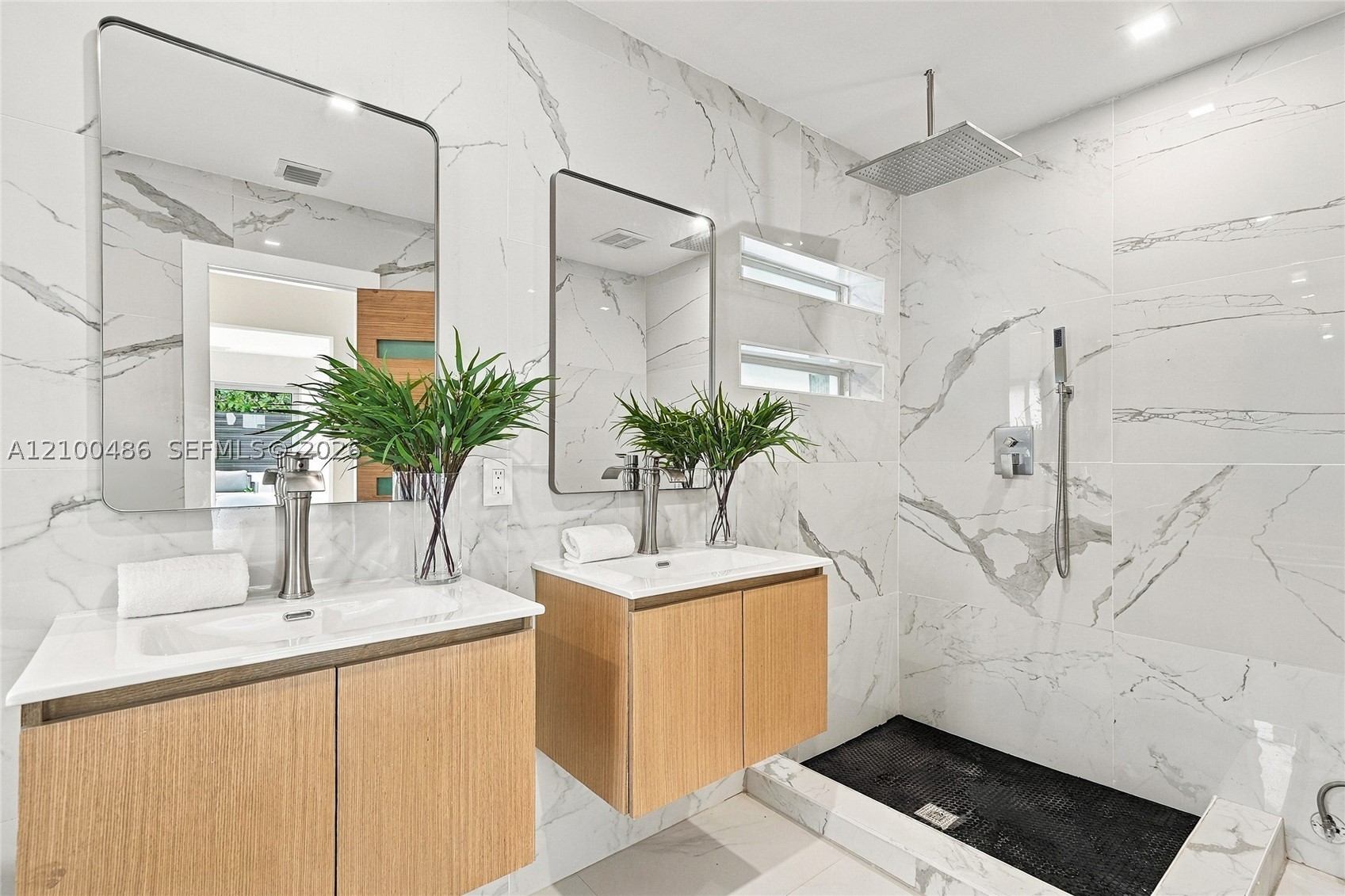 596 W 50th St Miami Beach, FL 33140