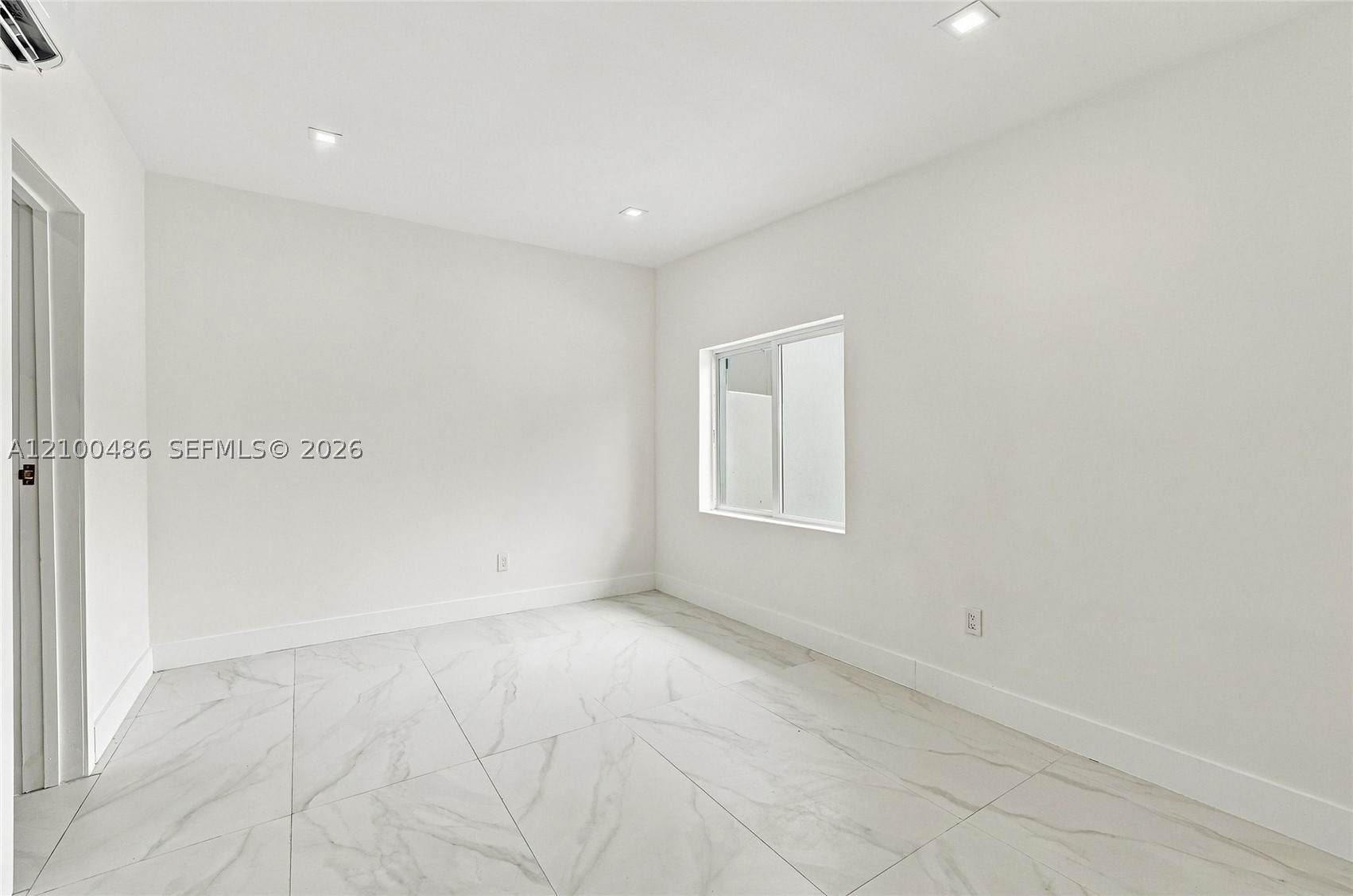 596 W 50th St Miami Beach, FL 33140