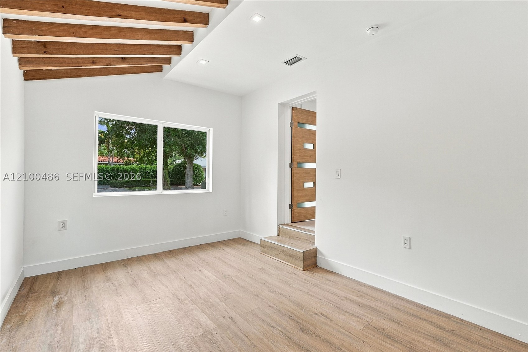 596 W 50th St Miami Beach, FL 33140