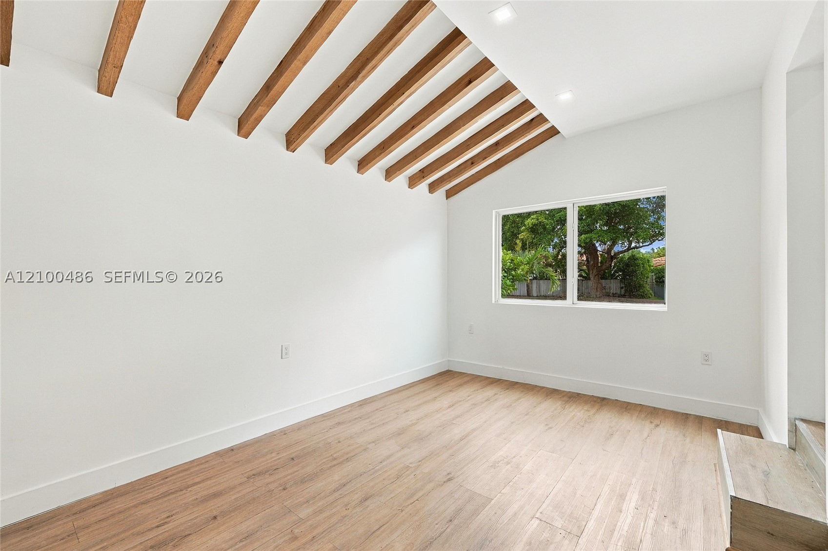596 W 50th St Miami Beach, FL 33140