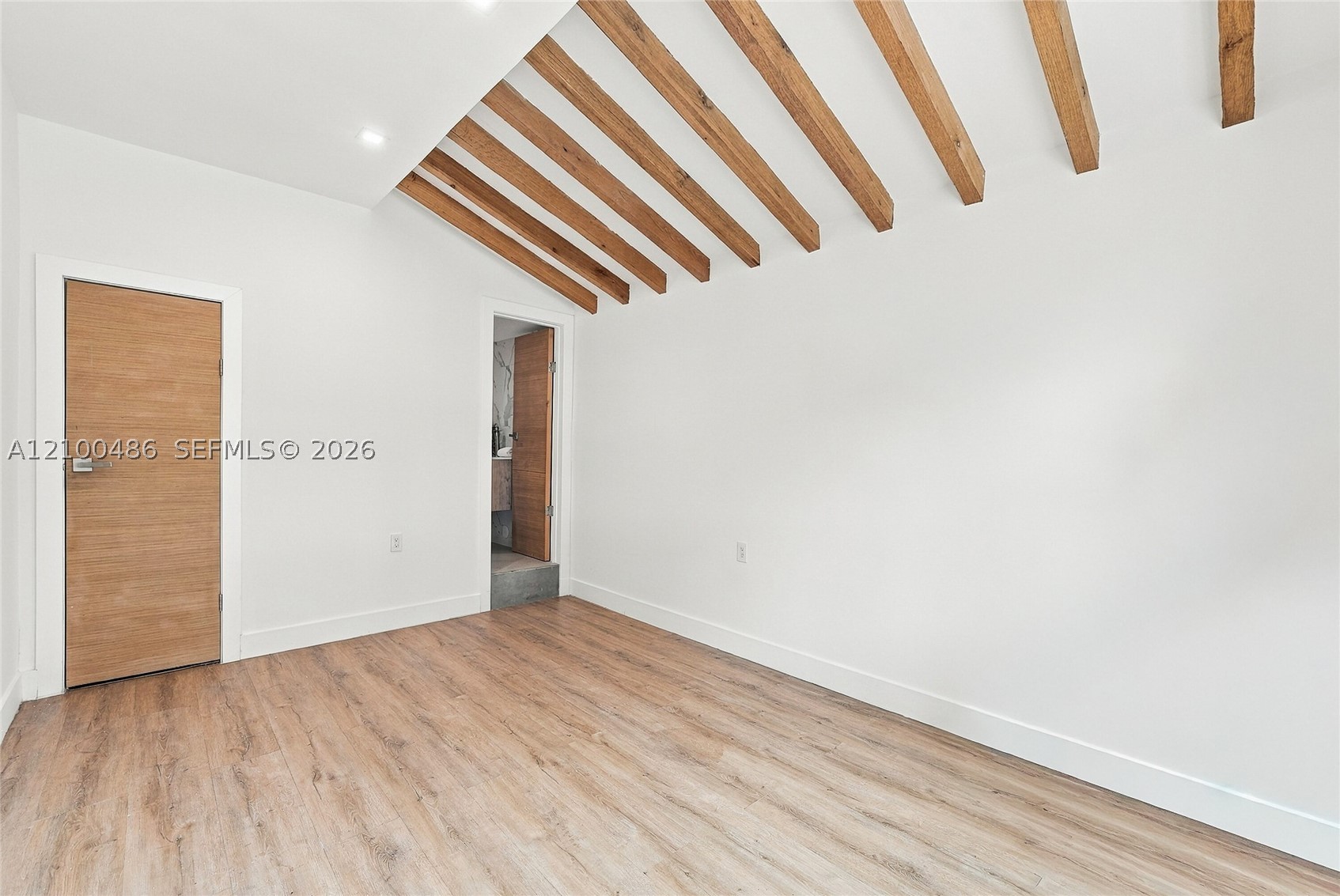 596 W 50th St Miami Beach, FL 33140