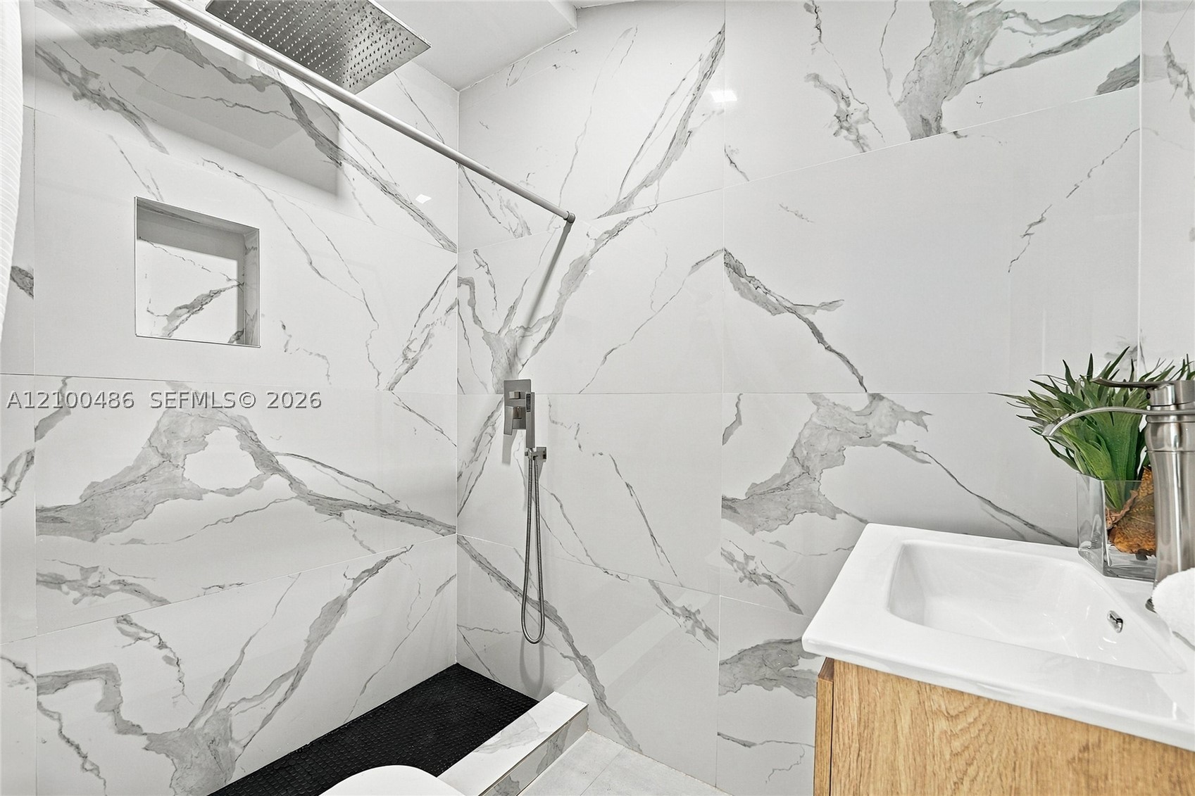 596 W 50th St Miami Beach, FL 33140