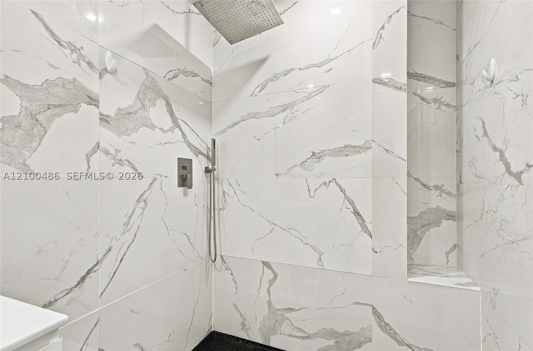 596 W 50th St Miami Beach, FL 33140