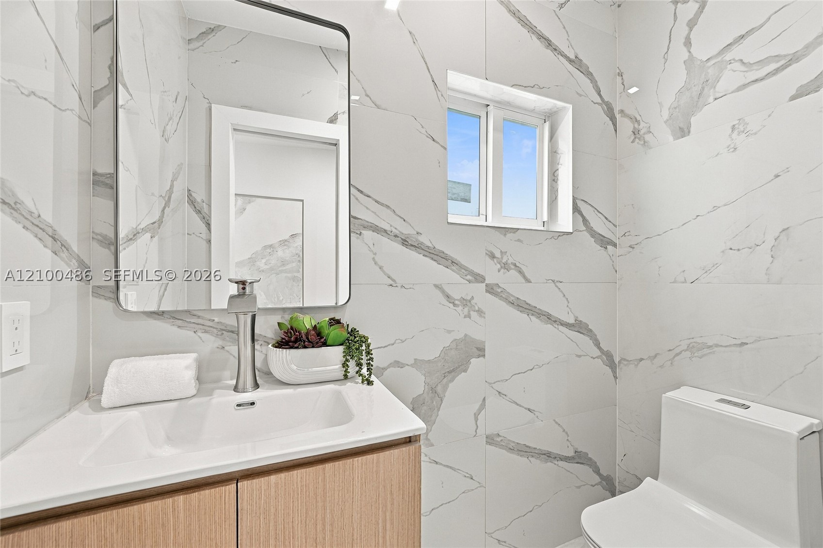 596 W 50th St Miami Beach, FL 33140