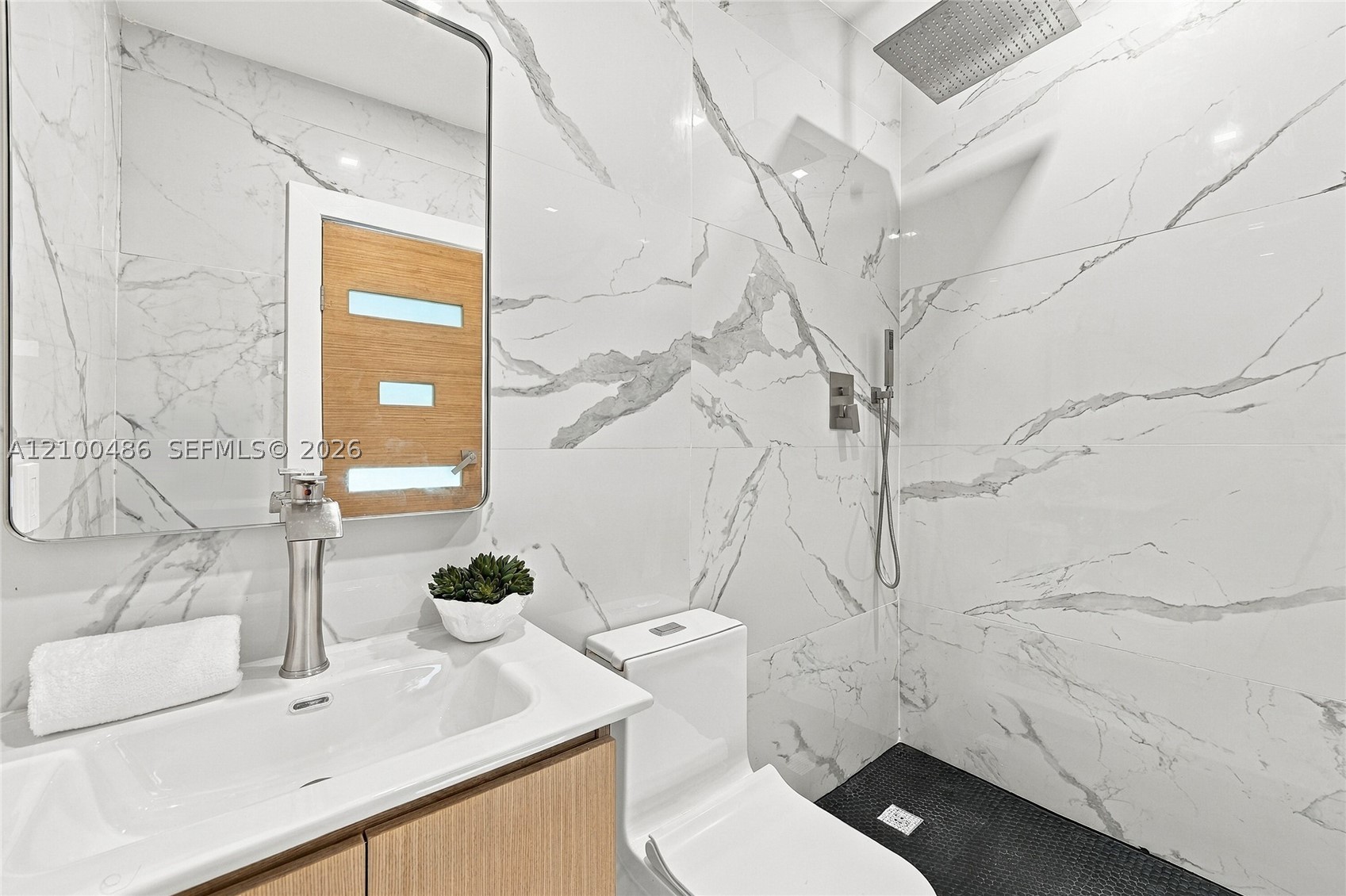 596 W 50th St Miami Beach, FL 33140
