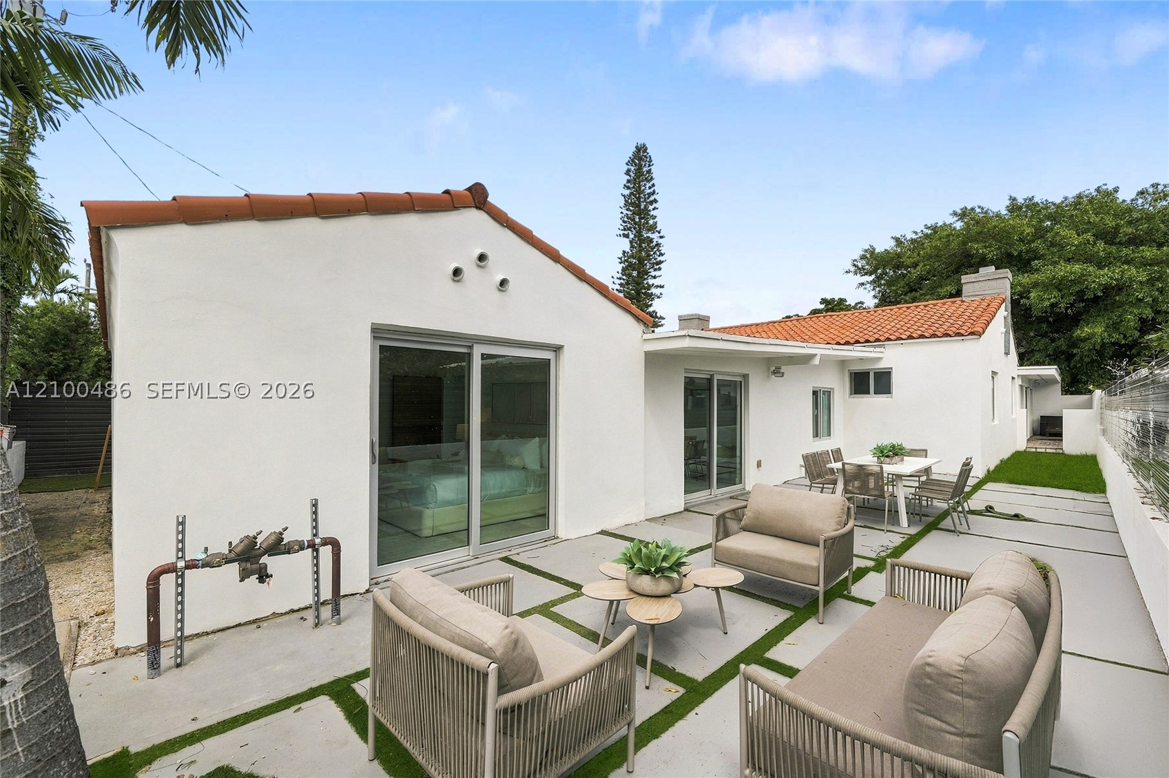 596 W 50th St Miami Beach, FL 33140