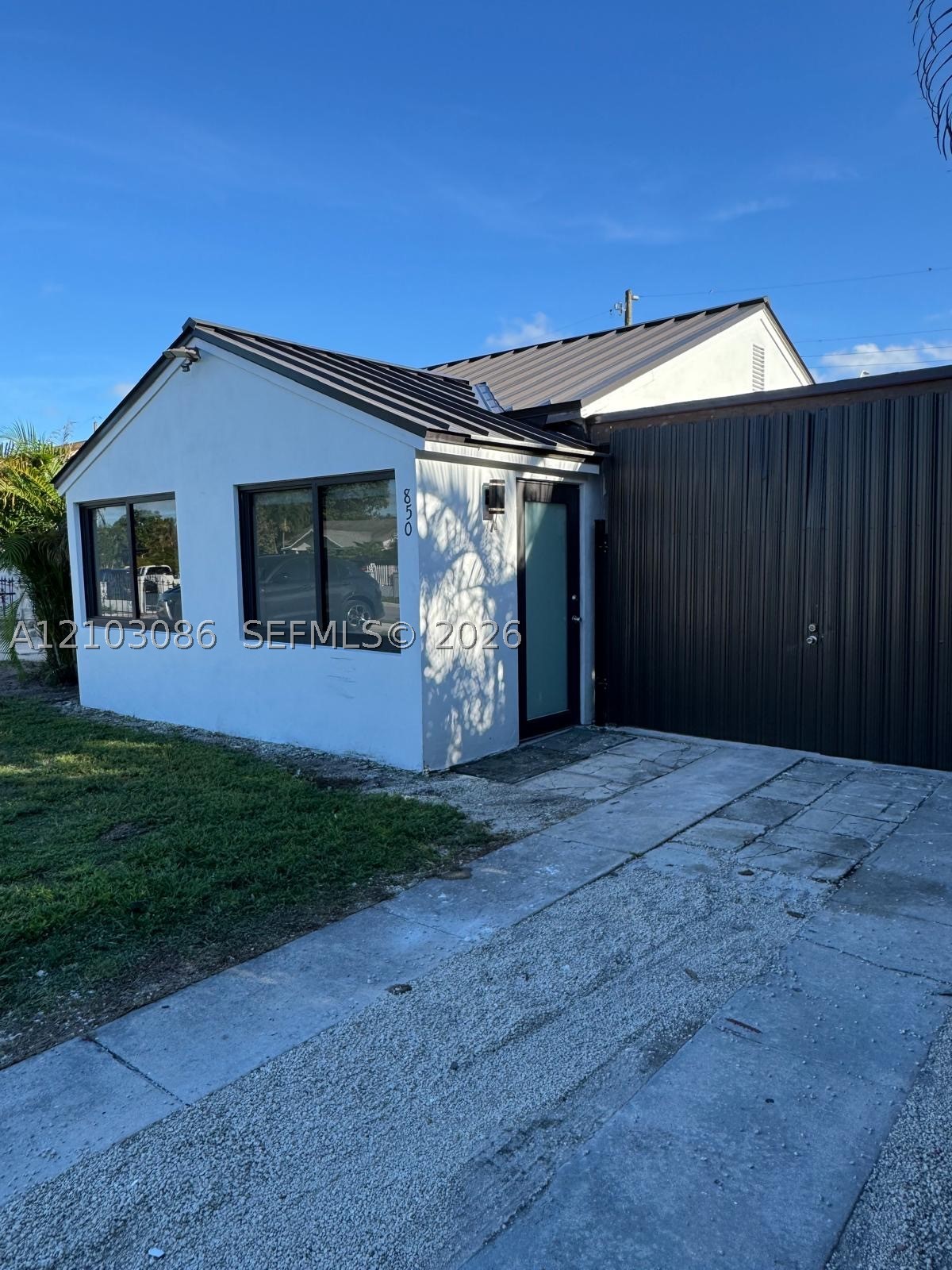 850 SE 2nd Pl Hialeah, FL 33010