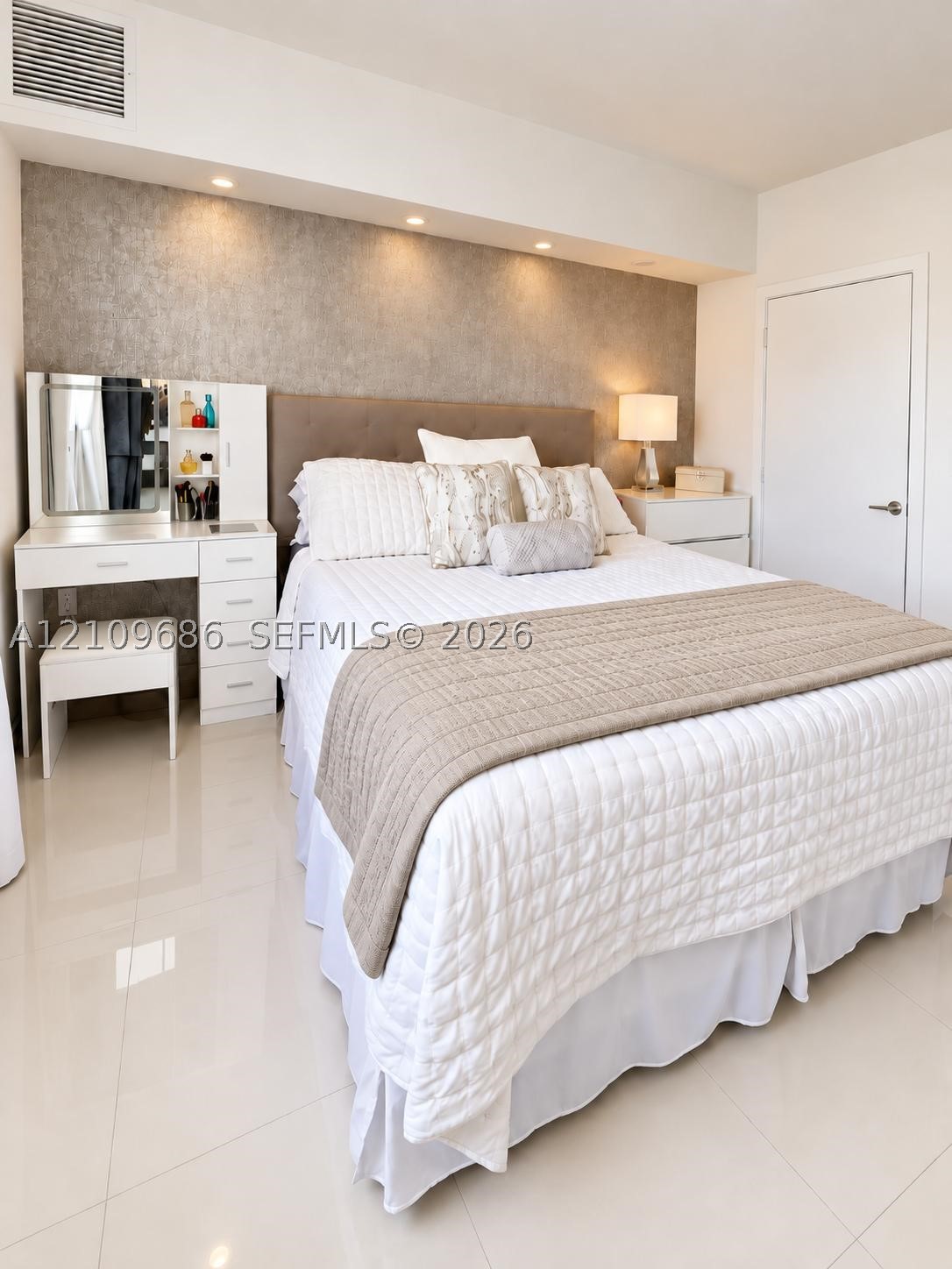 55 SE 6th St #3502 Miami, FL 33131