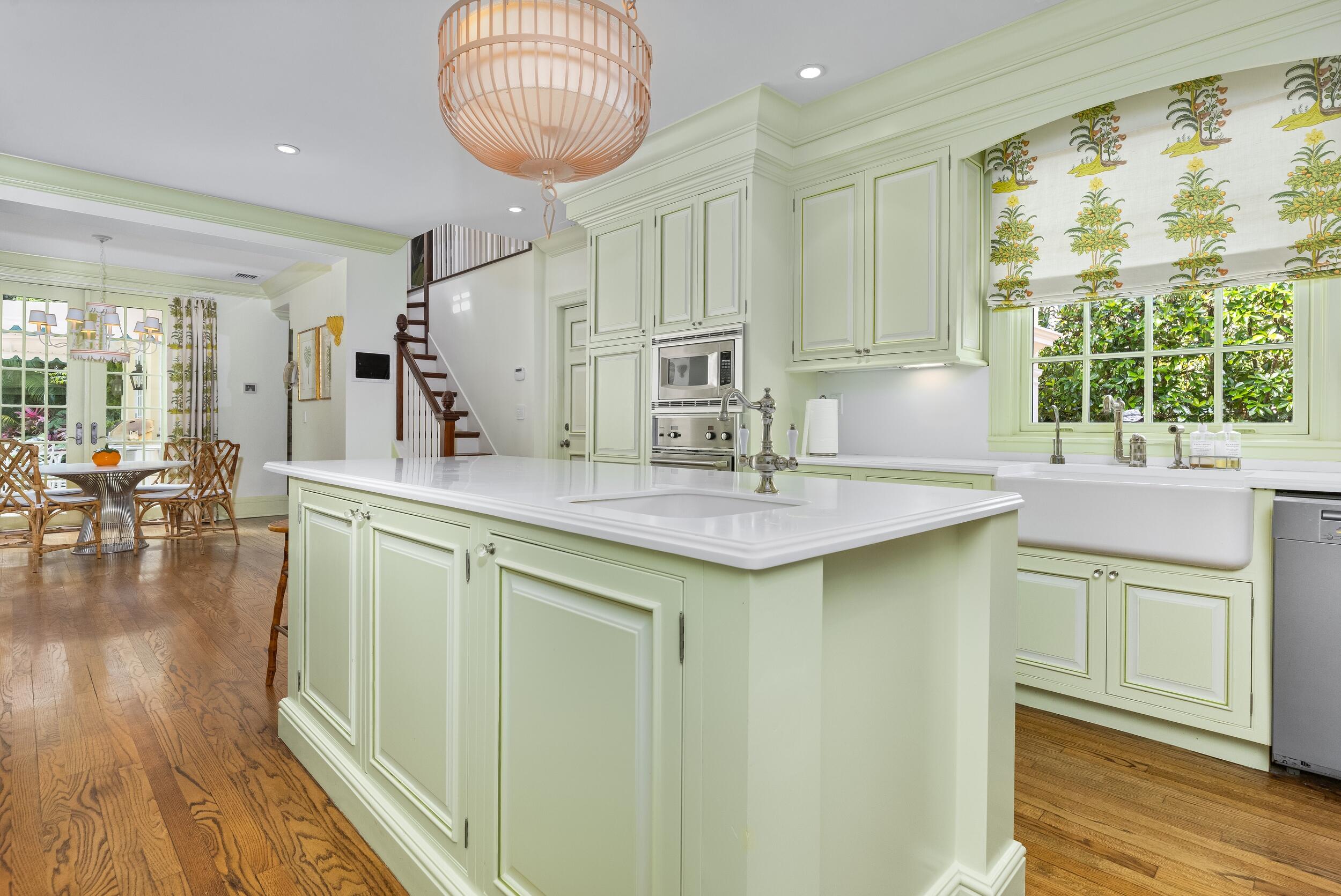 246 Emerald Palm Beach, FL 33480