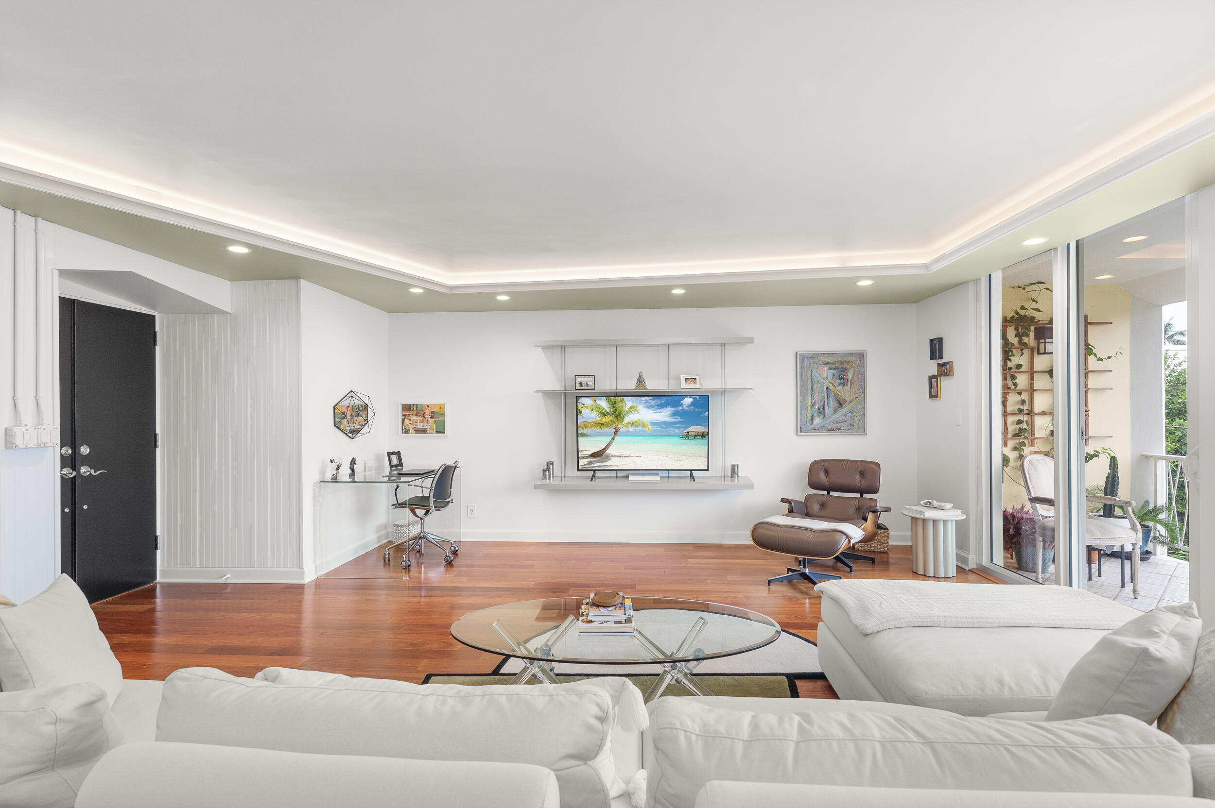 170 Chilean #3c Palm Beach, FL 33480