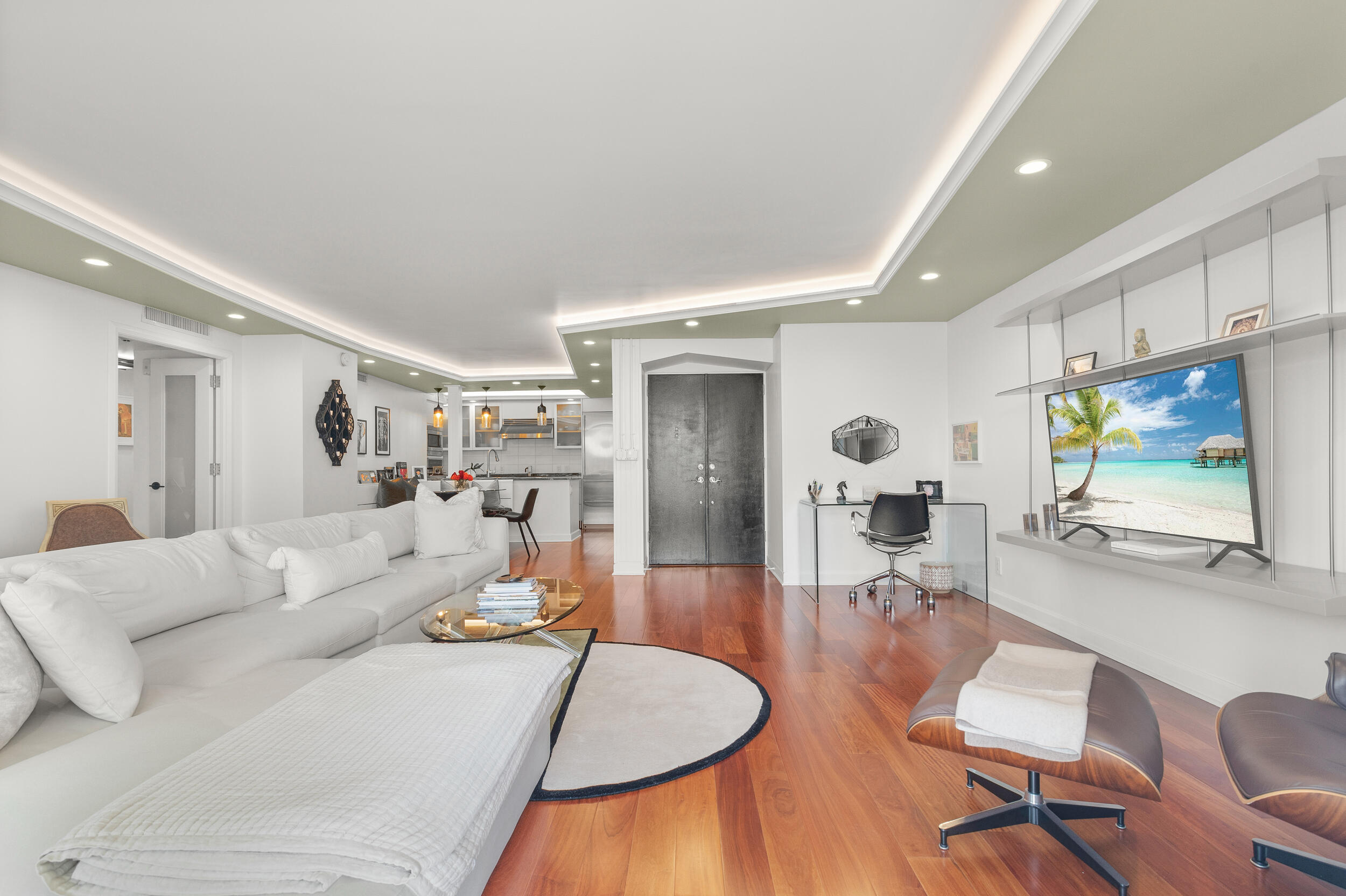 170 Chilean #3c Palm Beach, FL 33480