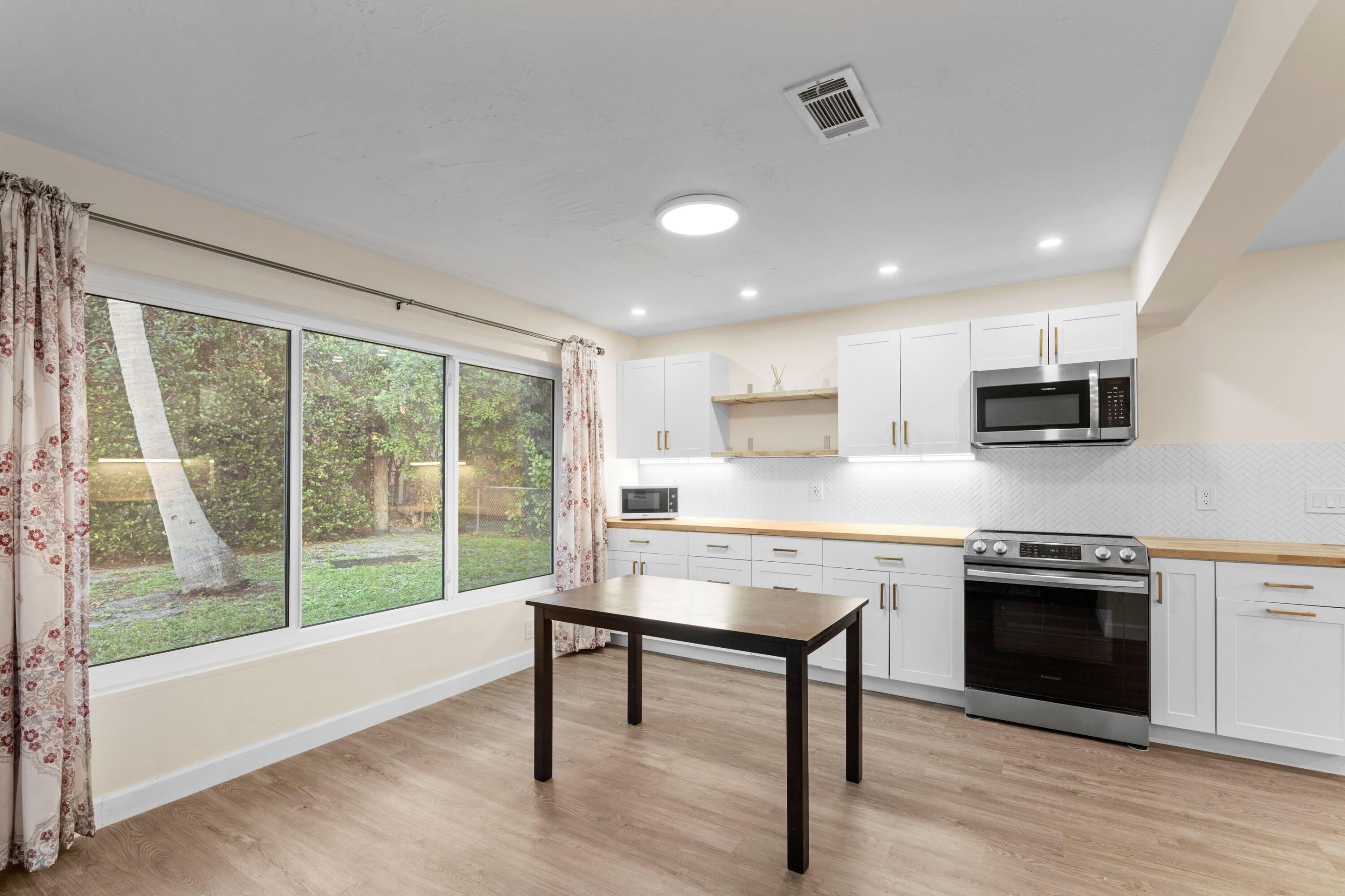 2861 SW 9th Boynton Beach, FL 33435