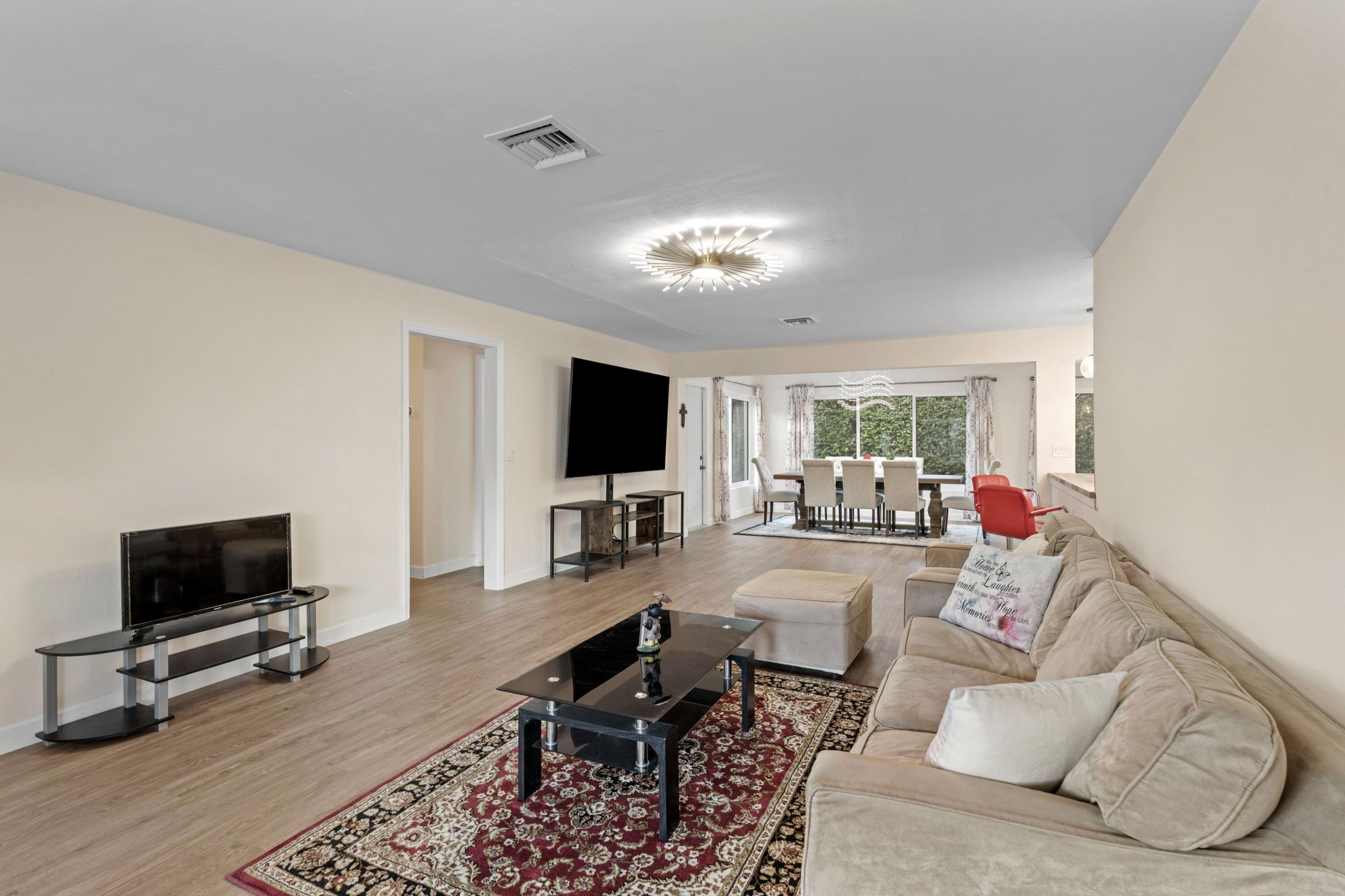 2861 SW 9th Boynton Beach, FL 33435