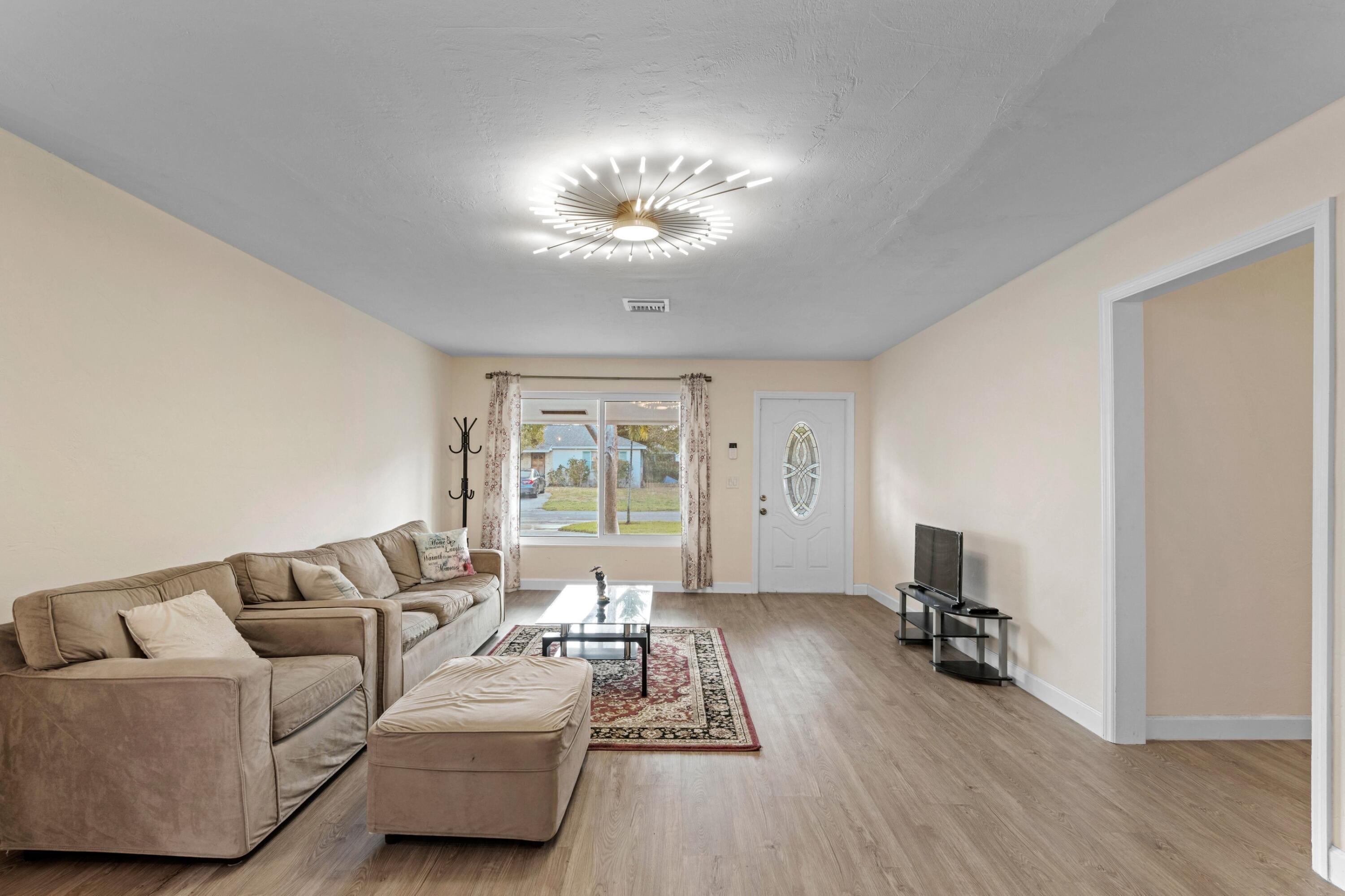 2861 SW 9th Boynton Beach, FL 33435