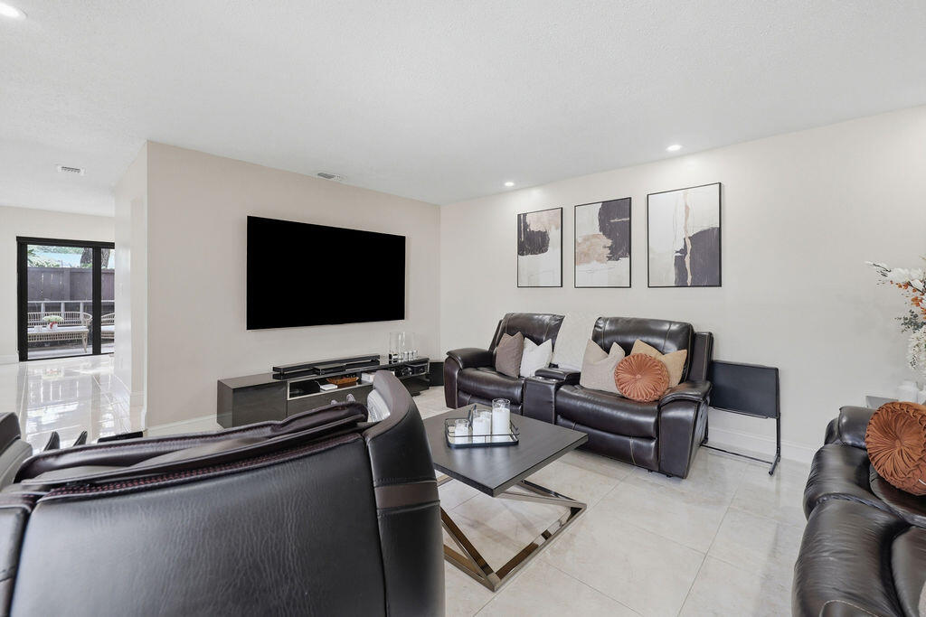 1871 Bayberry #1871 Pembroke Pines, FL 33024