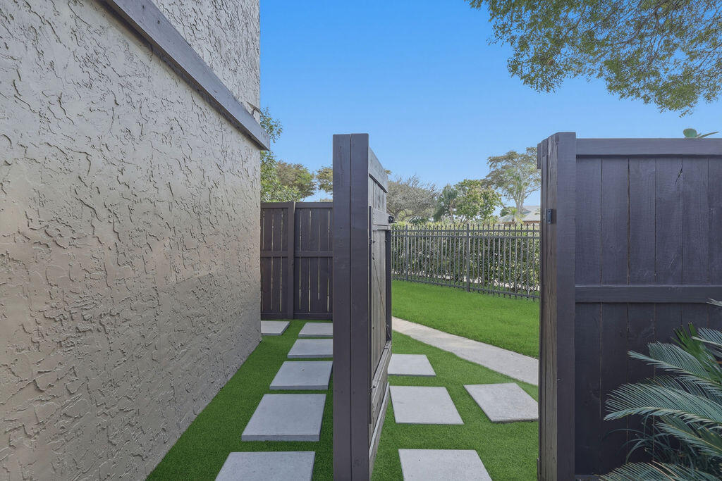 1871 Bayberry #1871 Pembroke Pines, FL 33024