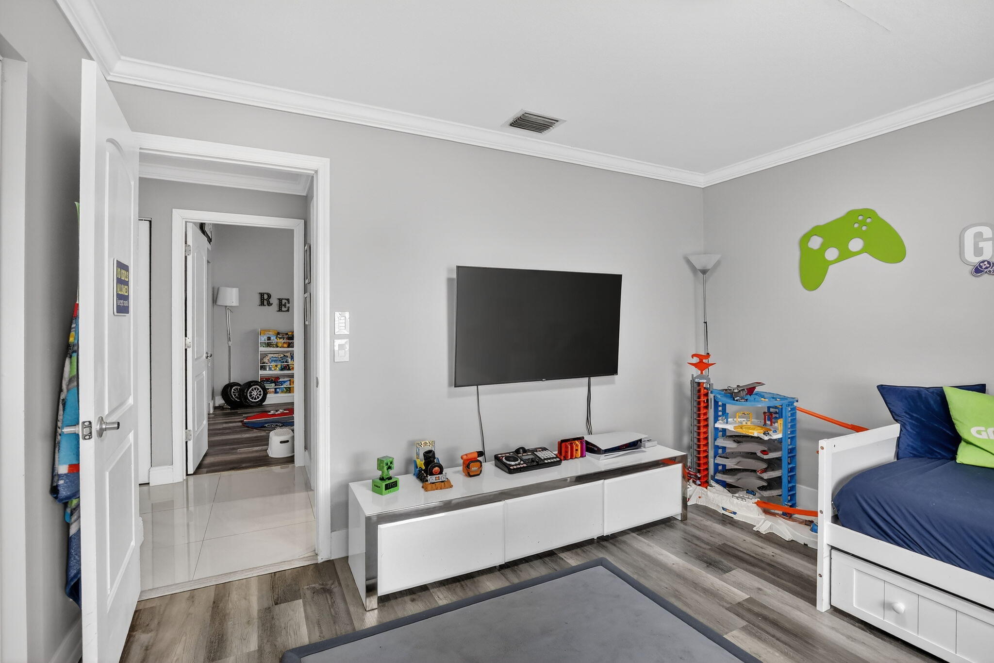 16323 NW 5th Pembroke Pines, FL 33028