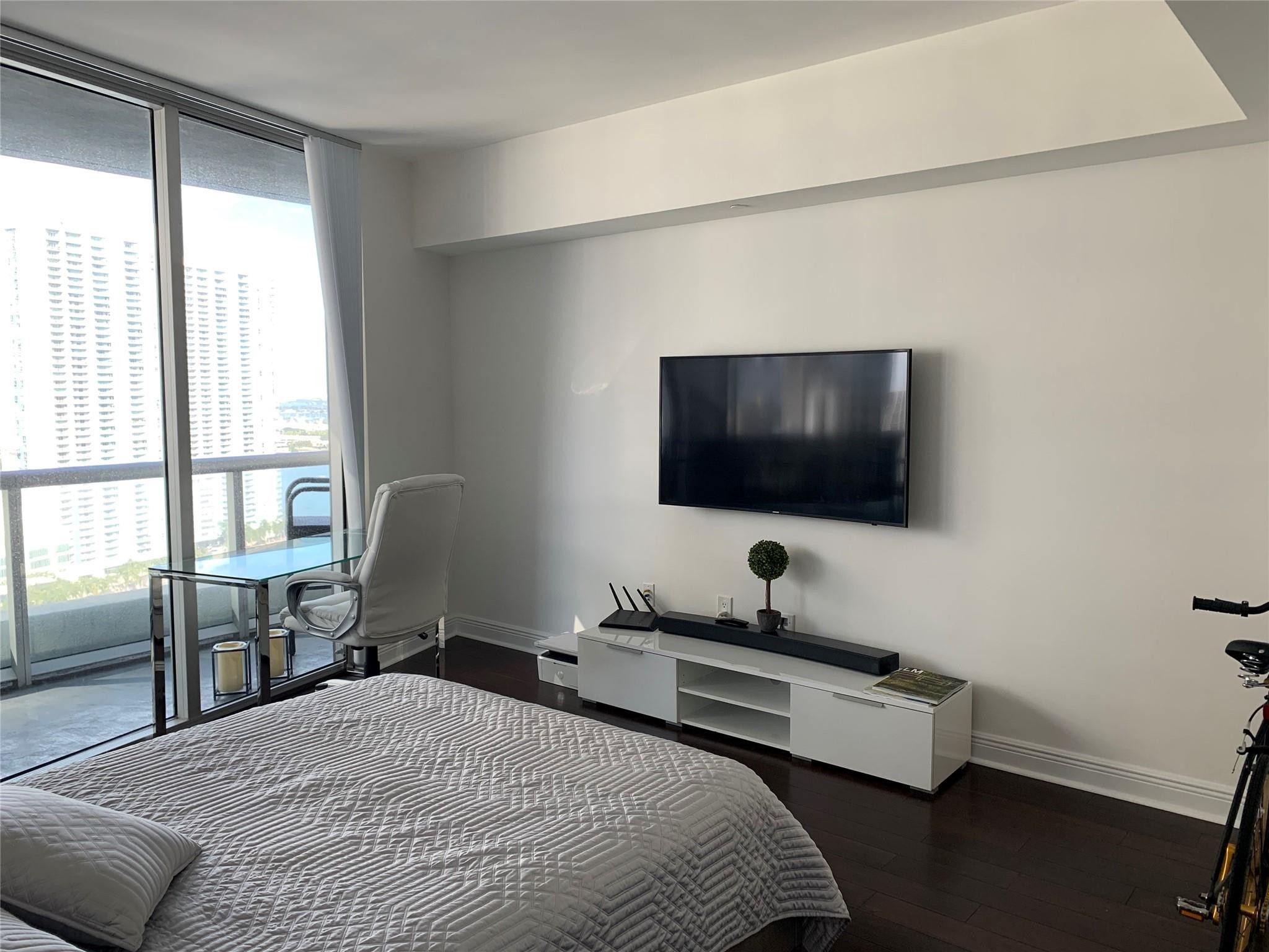 image Icon Brickell II8