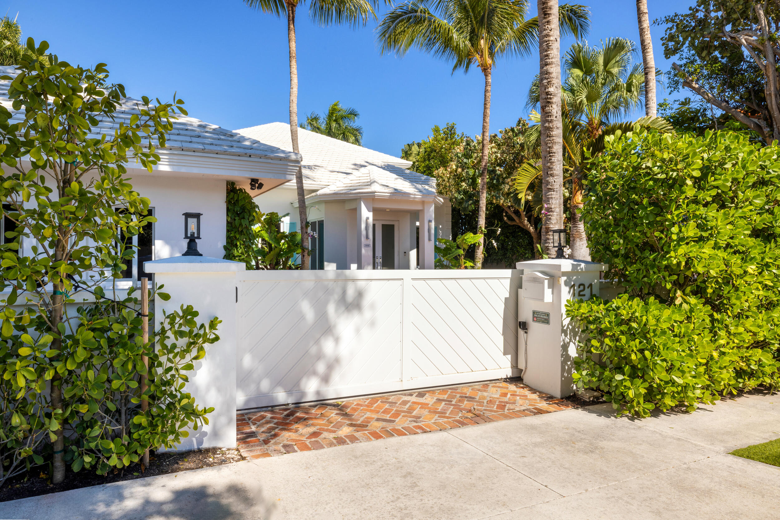 121 Seville Rd West Palm Beach, FL 33405