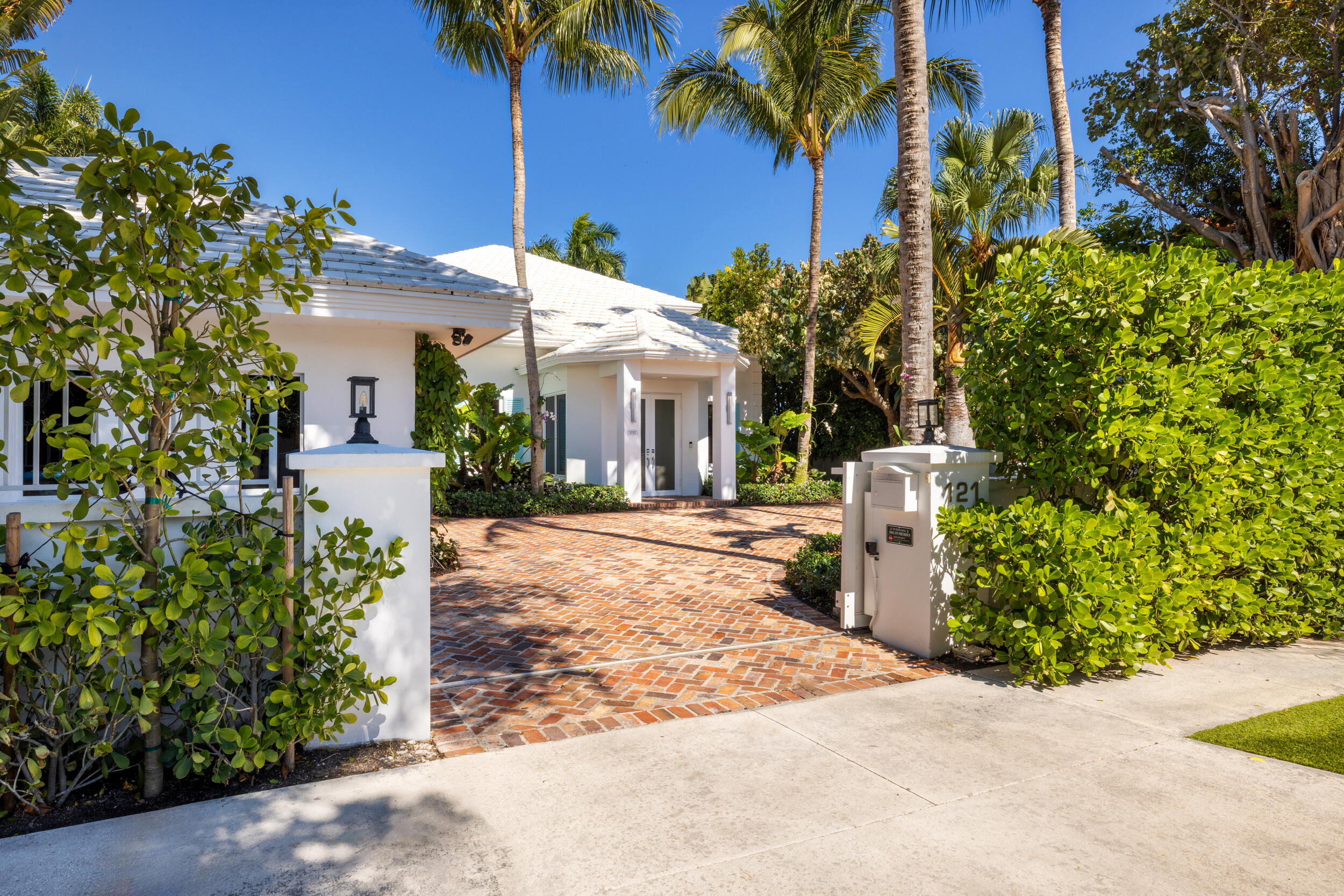 121 Seville Rd West Palm Beach, FL 33405