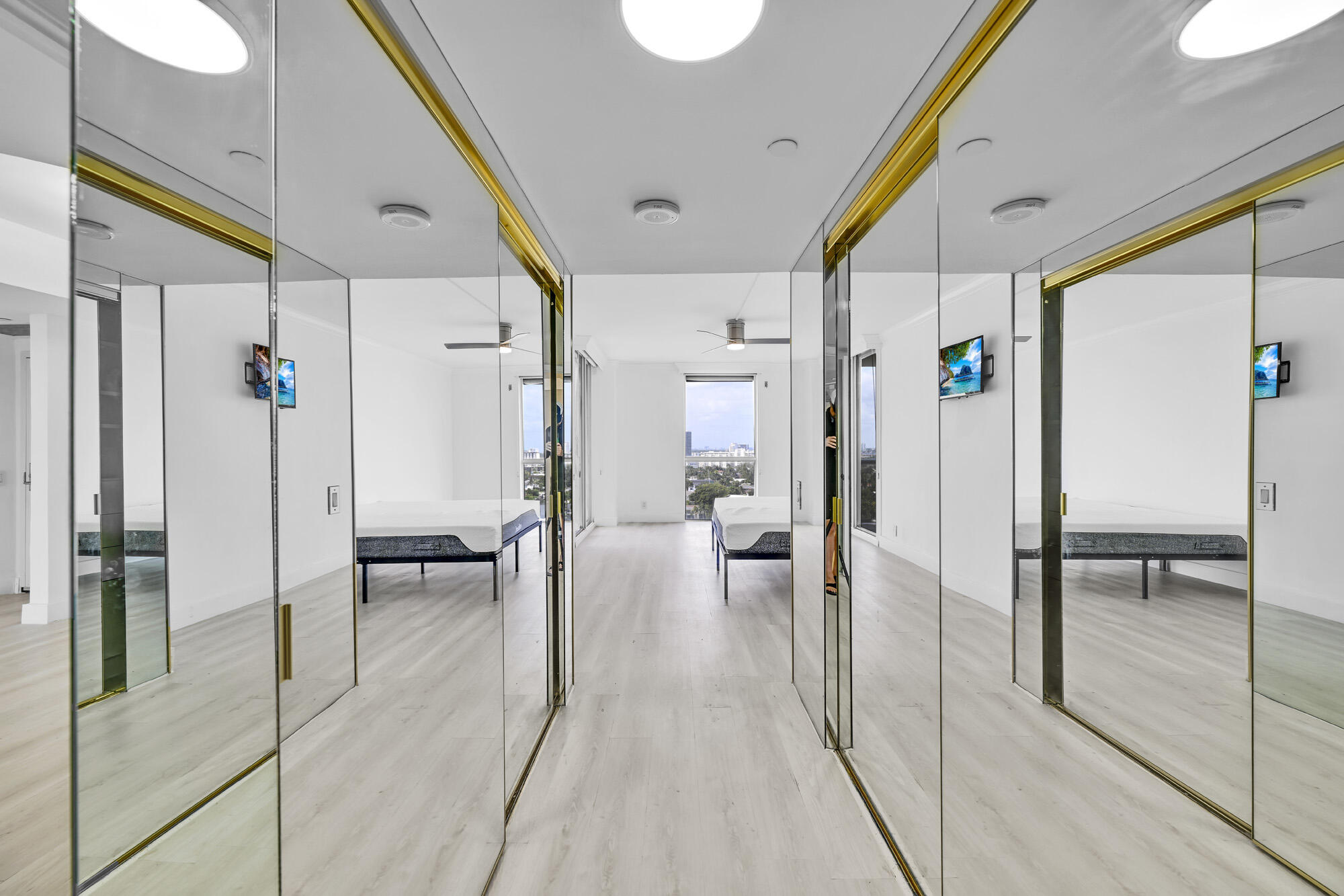 3640 Yacht Clb #1501 Aventura, FL 33180