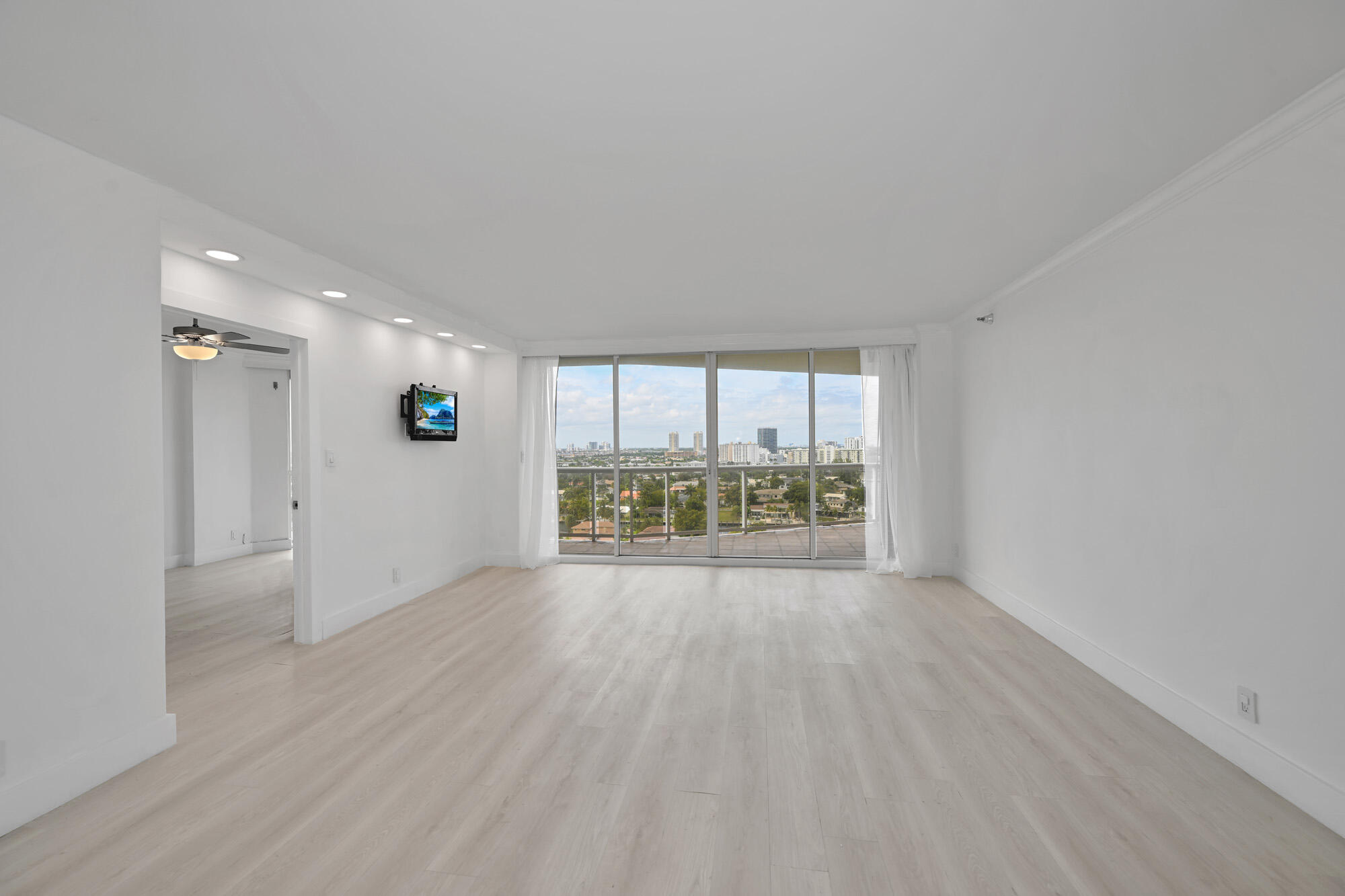 3640 Yacht Clb #1501 Aventura, FL 33180