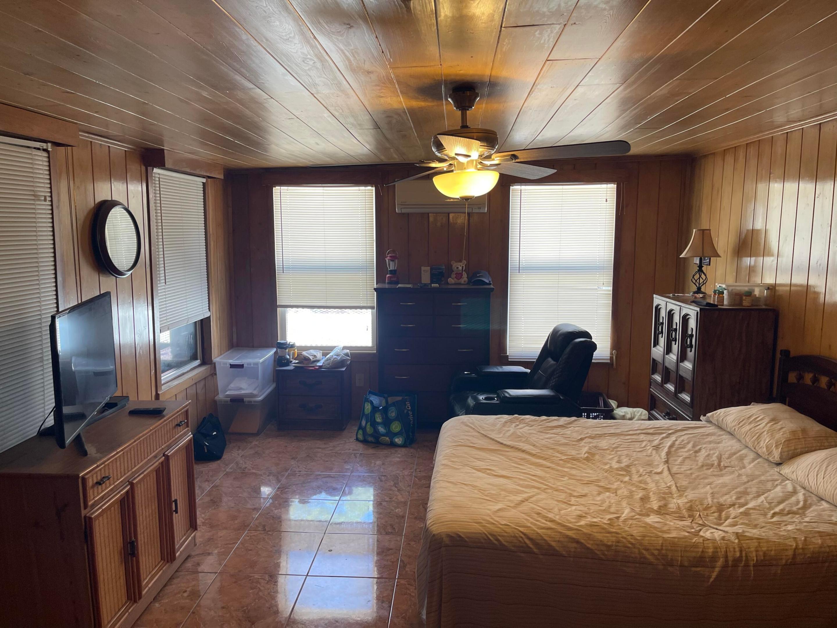 915 33rd West Palm Beach, FL 33407