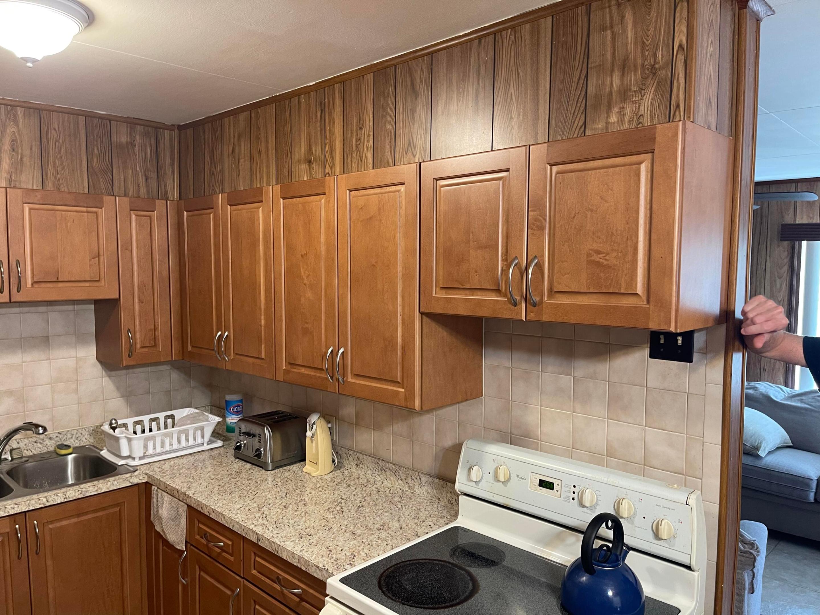 915 33rd West Palm Beach, FL 33407