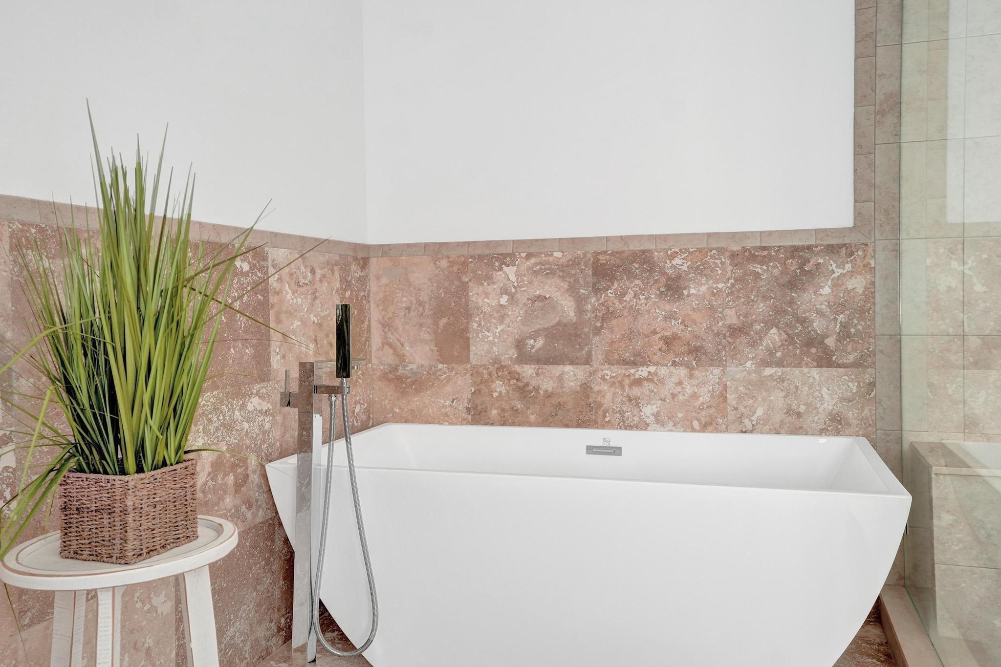 Undisclosed Address Fort Lauderdale, FL 33305